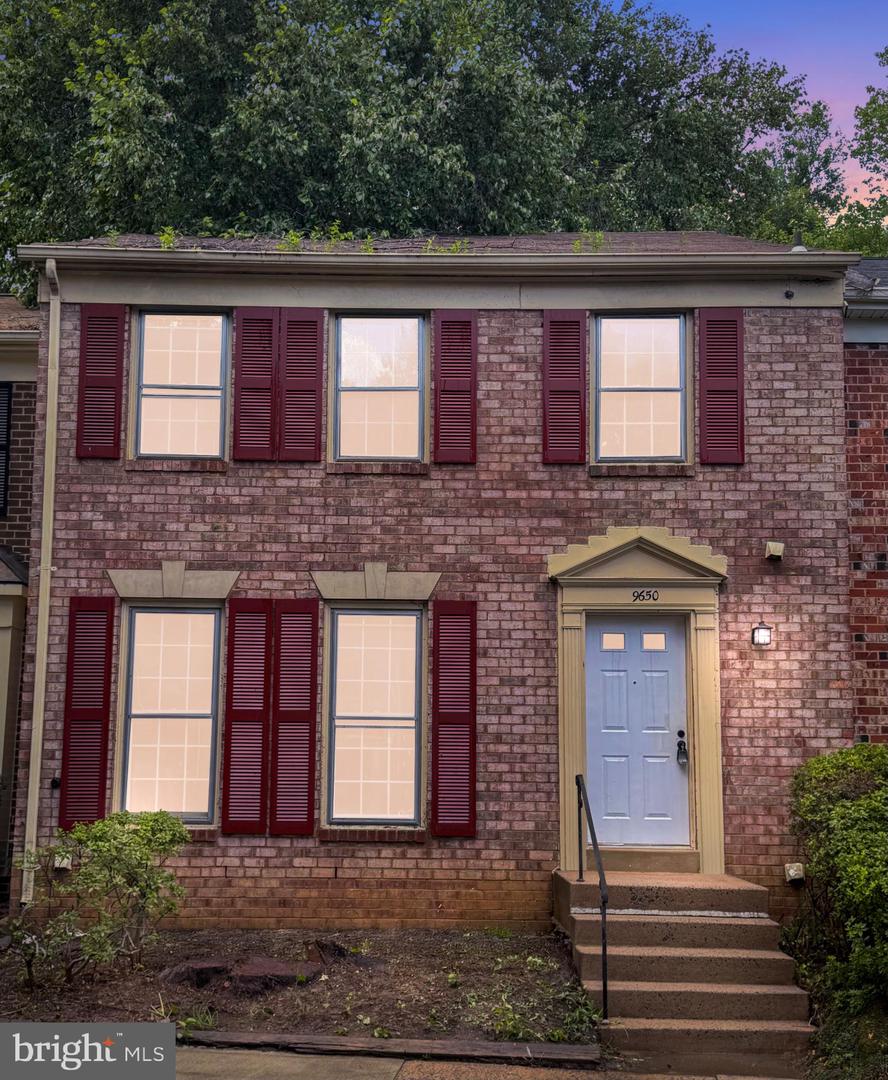 9650 MASTERWORKS DR, VIENNA, Virginia 22181, 3 Bedrooms Bedrooms, 9 Rooms Rooms,3 BathroomsBathrooms,Residential,For sale,9650 MASTERWORKS DR,VAFX2262092 MLS # VAFX2262092