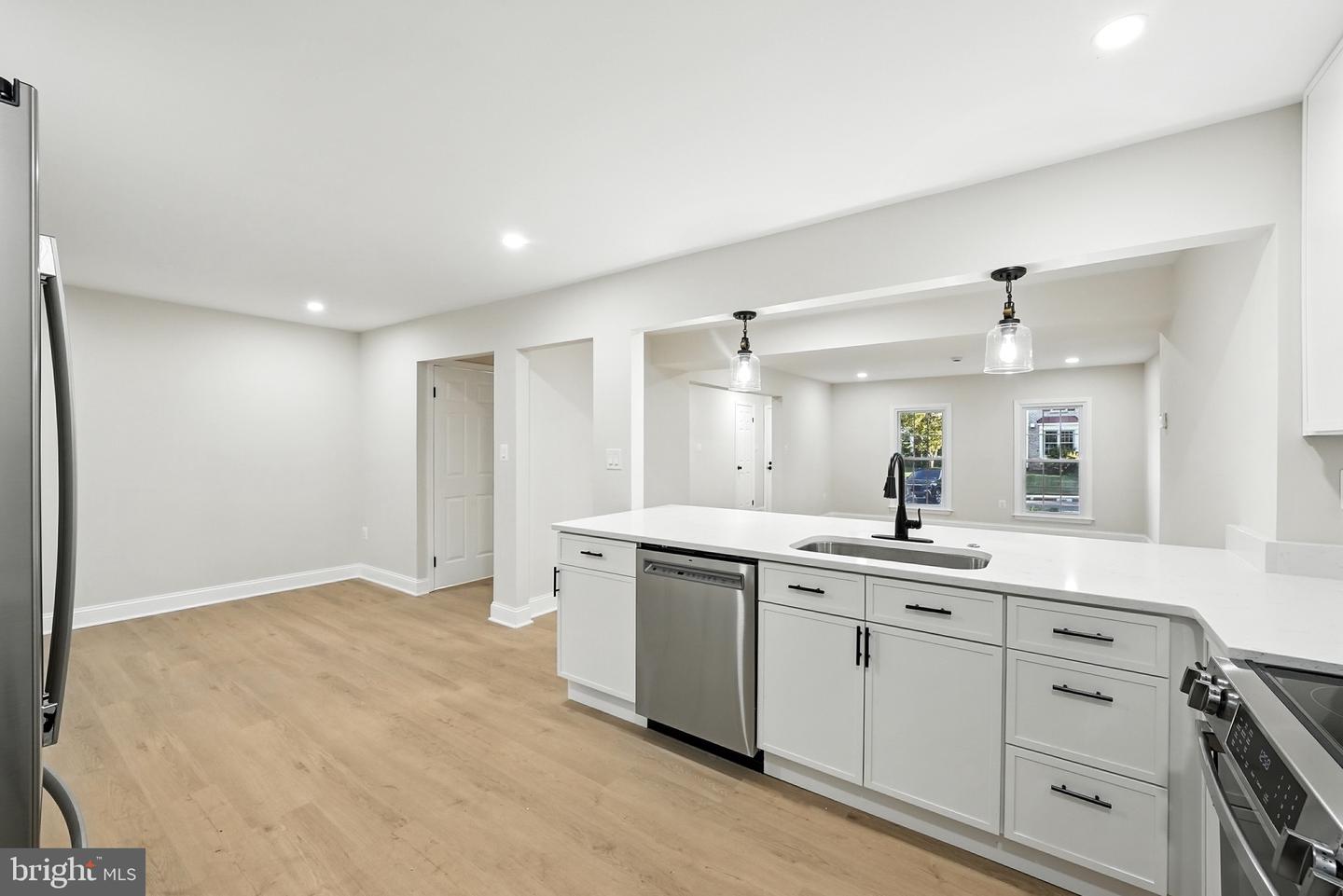 9650 MASTERWORKS DR, VIENNA, Virginia 22181, 3 Bedrooms Bedrooms, 9 Rooms Rooms,3 BathroomsBathrooms,Residential,For sale,9650 MASTERWORKS DR,VAFX2262092 MLS # VAFX2262092