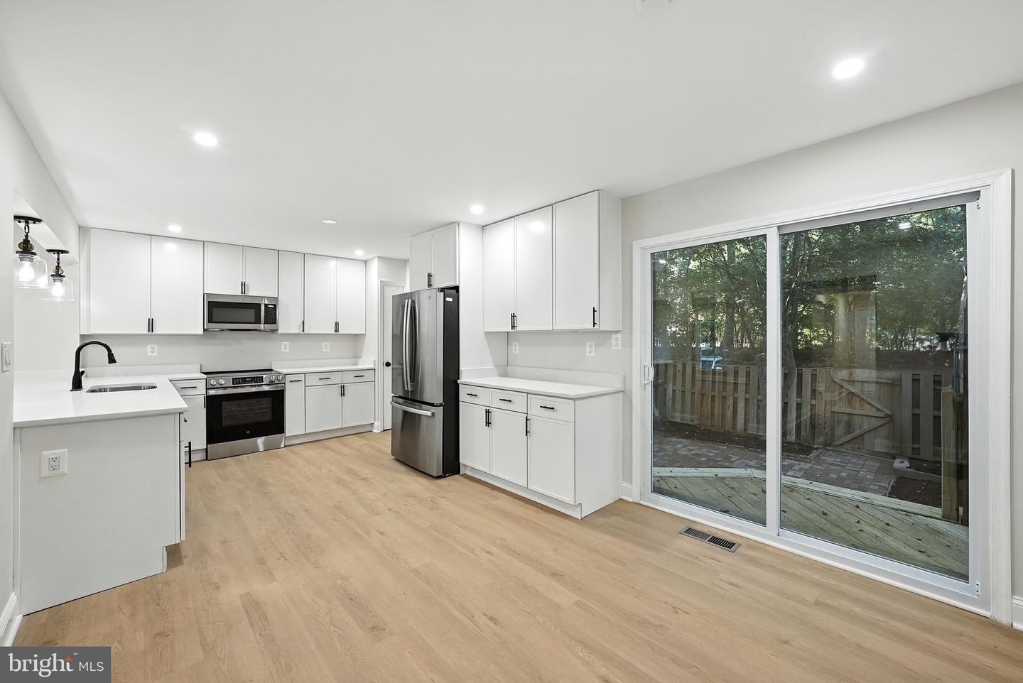 9650 MASTERWORKS DR, VIENNA, Virginia 22181, 3 Bedrooms Bedrooms, 9 Rooms Rooms,3 BathroomsBathrooms,Residential,For sale,9650 MASTERWORKS DR,VAFX2262092 MLS # VAFX2262092