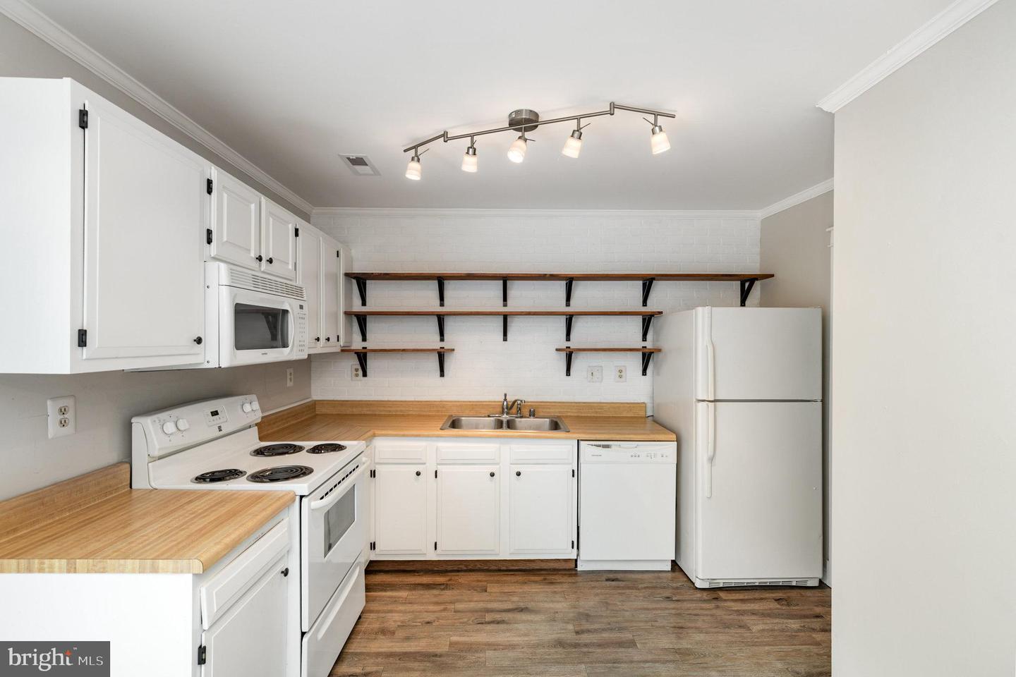 2416 LAFAYETTE BLVD, FREDERICKSBURG, Virginia 22401, 2 Bedrooms Bedrooms, ,1 BathroomBathrooms,Residential,For sale,2416 LAFAYETTE BLVD,VAFB2008822 MLS # VAFB2008822