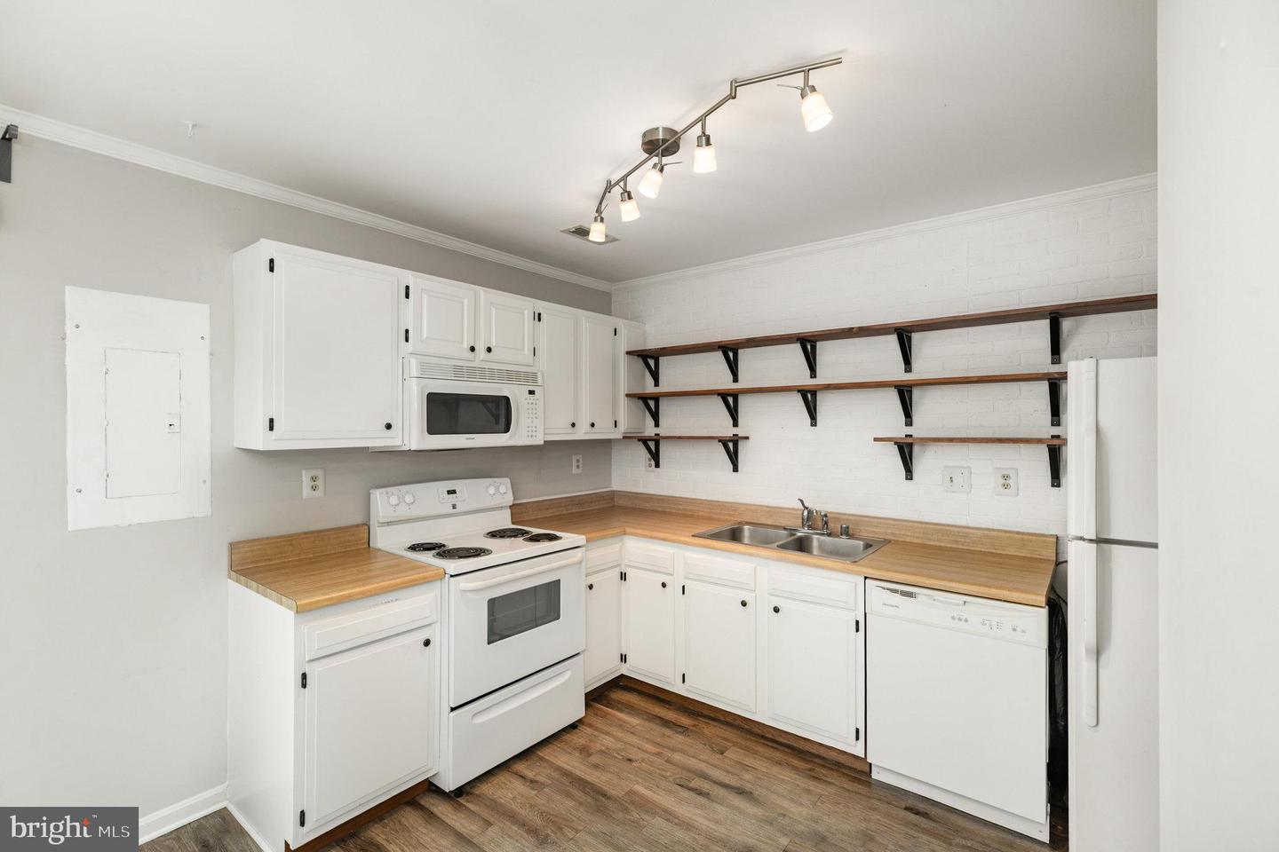 2416 LAFAYETTE BLVD, FREDERICKSBURG, Virginia 22401, 2 Bedrooms Bedrooms, ,1 BathroomBathrooms,Residential,For sale,2416 LAFAYETTE BLVD,VAFB2008822 MLS # VAFB2008822