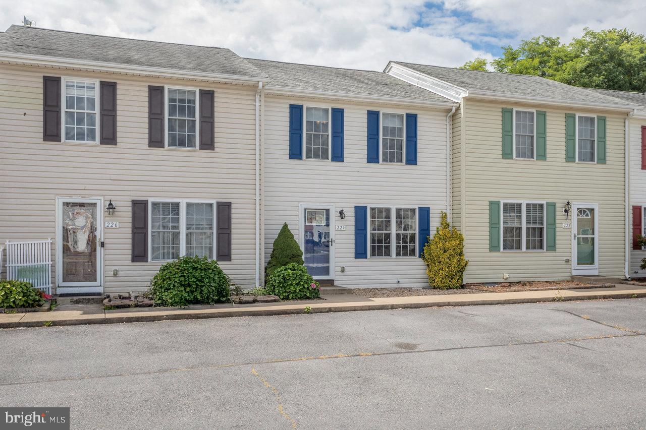 224 KADIES LN, EDINBURG, Virginia 22824, 2 Bedrooms Bedrooms, 5 Rooms Rooms,2 BathroomsBathrooms,Residential,For sale,224 KADIES LN,VASH2012320 MLS # VASH2012320