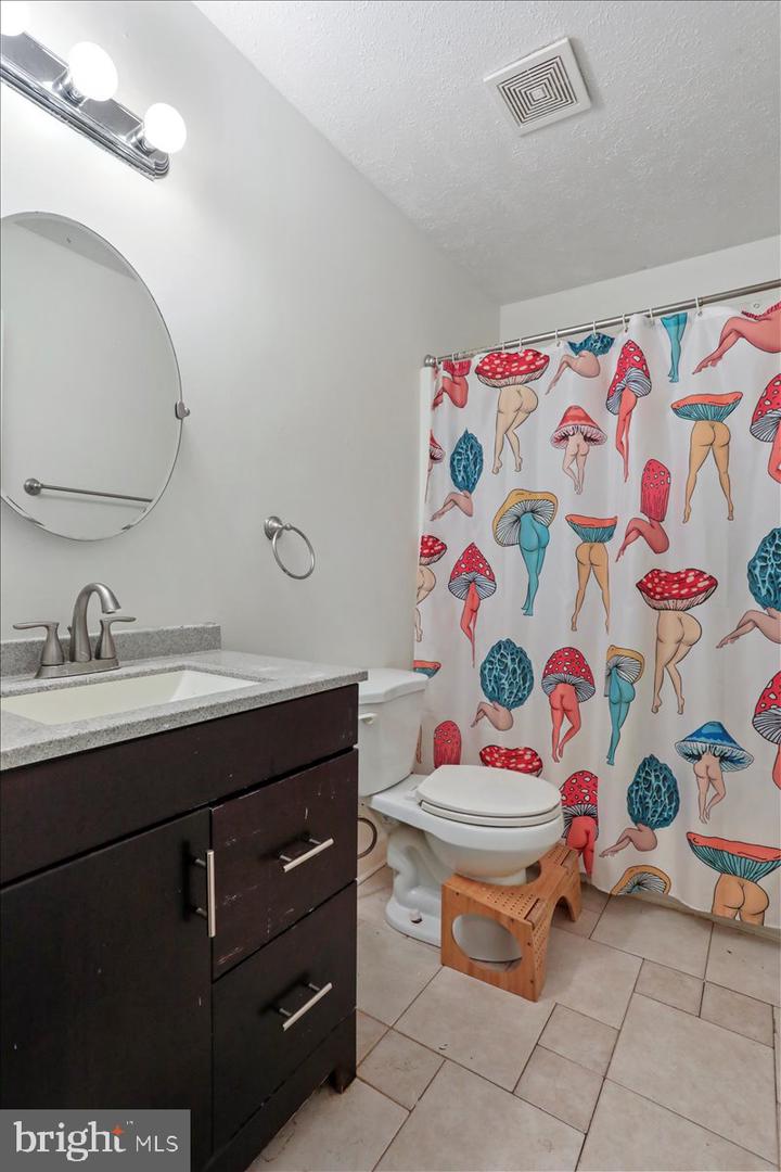 966 WOODSTOCK LN, WINCHESTER, Virginia 22601, 3 Bedrooms Bedrooms, ,2 BathroomsBathrooms,Residential,For sale,966 WOODSTOCK LN,VAWI2008968 MLS # VAWI2008968