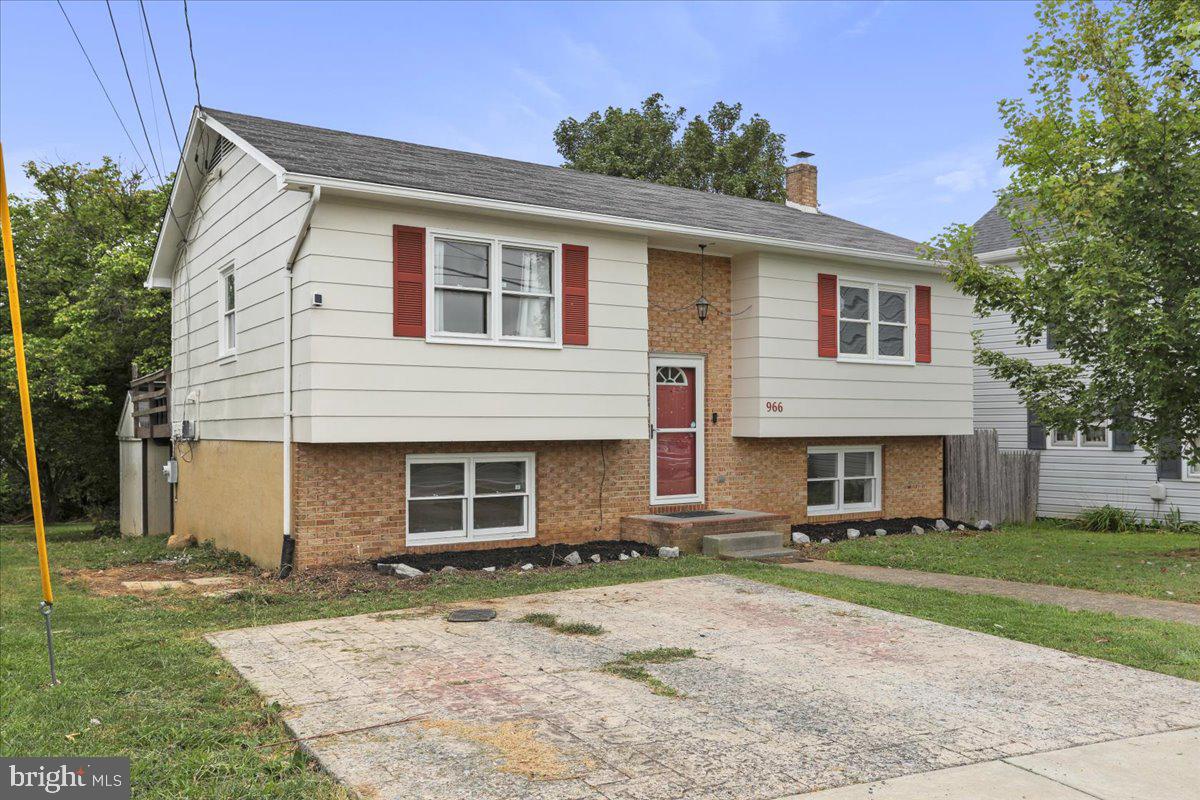 966 WOODSTOCK LN, WINCHESTER, Virginia 22601, 3 Bedrooms Bedrooms, ,2 BathroomsBathrooms,Residential,For sale,966 WOODSTOCK LN,VAWI2008968 MLS # VAWI2008968