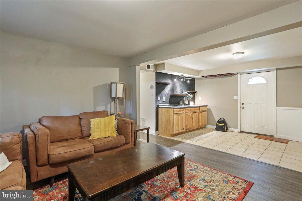 966 WOODSTOCK LN, WINCHESTER, Virginia 22601, 3 Bedrooms Bedrooms, ,2 BathroomsBathrooms,Residential,For sale,966 WOODSTOCK LN,VAWI2008968 MLS # VAWI2008968