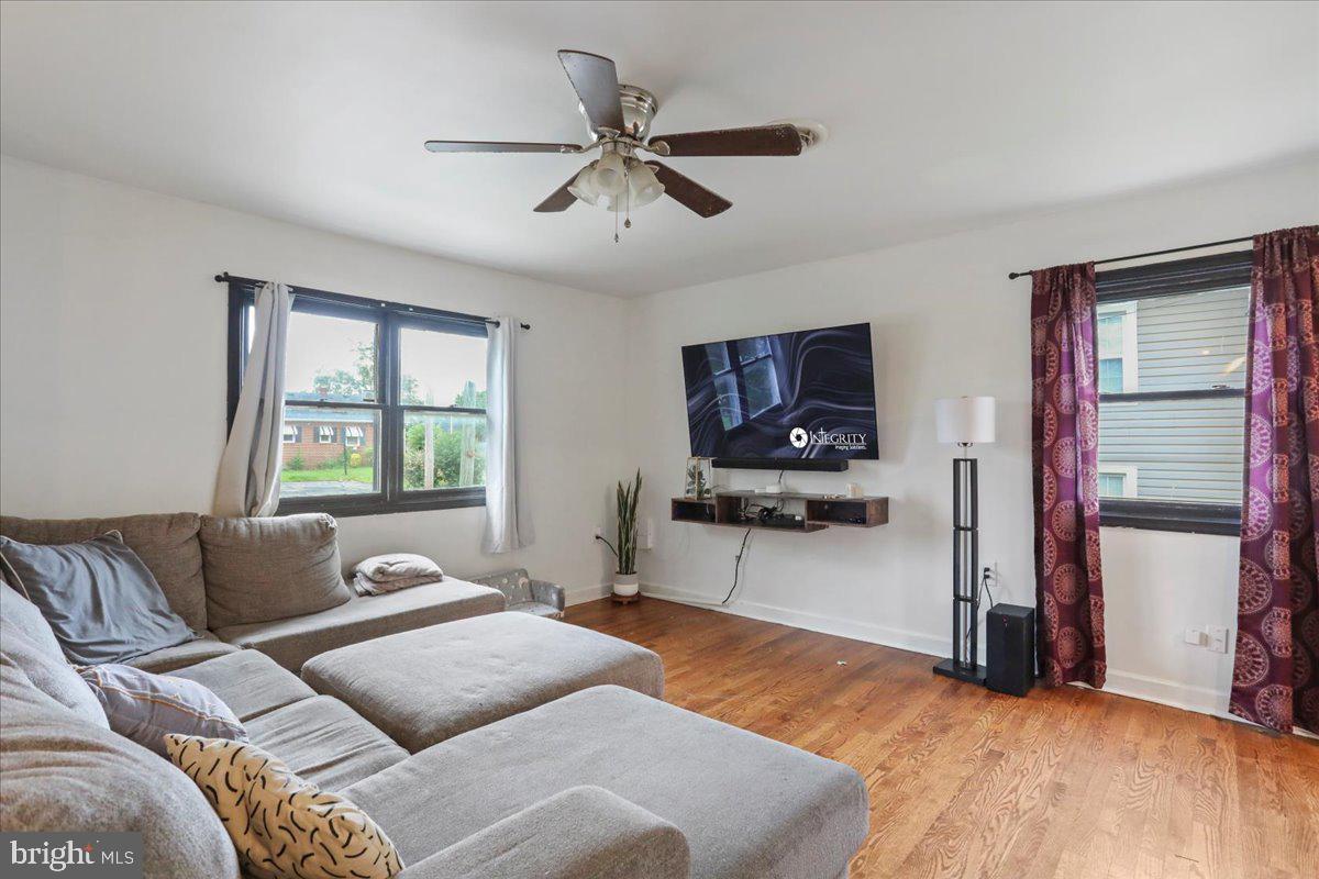 966 WOODSTOCK LN, WINCHESTER, Virginia 22601, 3 Bedrooms Bedrooms, ,2 BathroomsBathrooms,Residential,For sale,966 WOODSTOCK LN,VAWI2008968 MLS # VAWI2008968