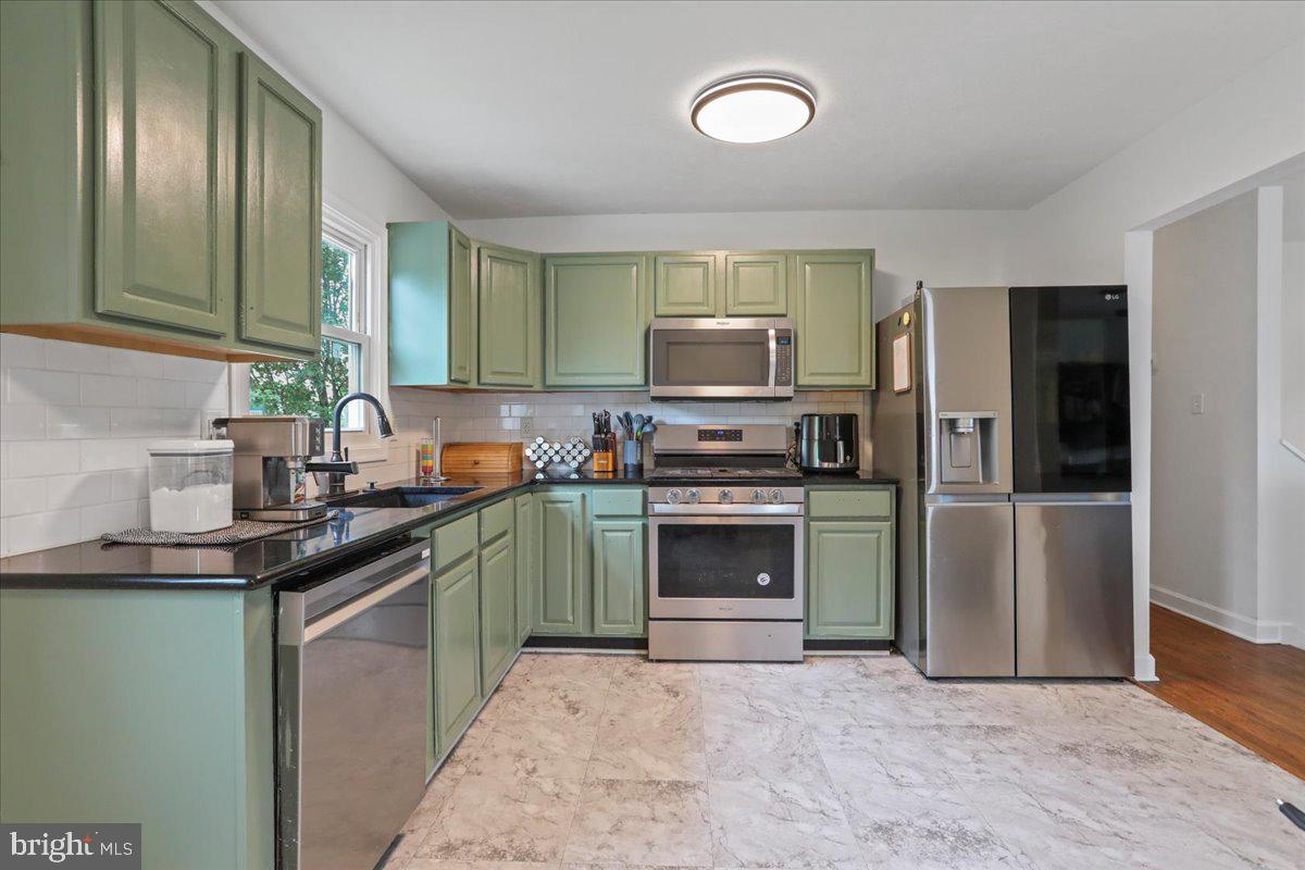 966 WOODSTOCK LN, WINCHESTER, Virginia 22601, 3 Bedrooms Bedrooms, ,2 BathroomsBathrooms,Residential,For sale,966 WOODSTOCK LN,VAWI2008968 MLS # VAWI2008968