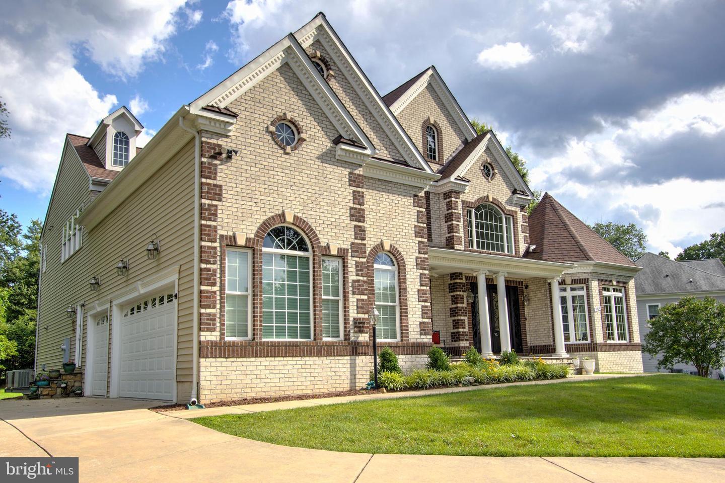 9813 SUNRISE RD, VIENNA, Virginia 22181, 7 Bedrooms Bedrooms, ,5 BathroomsBathrooms,Residential,For sale,9813 SUNRISE RD,VAFX2263348 MLS # VAFX2263348