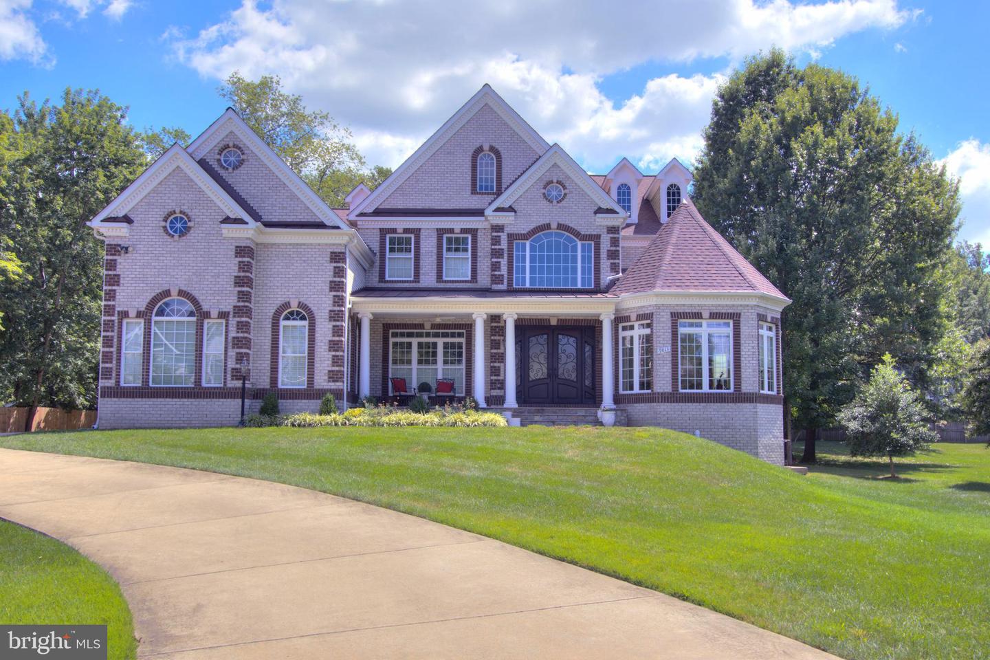 9813 SUNRISE RD, VIENNA, Virginia 22181, 7 Bedrooms Bedrooms, ,5 BathroomsBathrooms,Residential,For sale,9813 SUNRISE RD,VAFX2263348 MLS # VAFX2263348