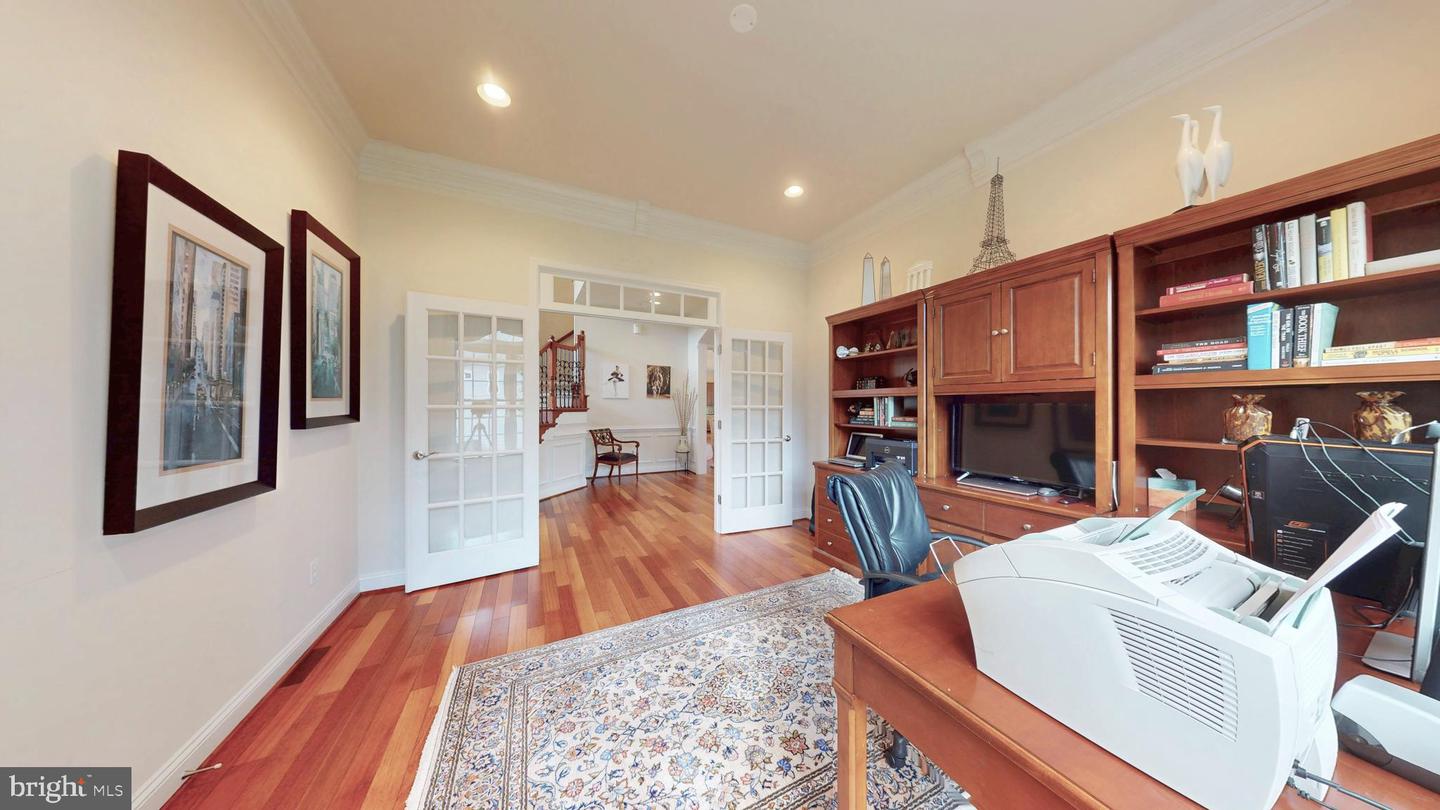 9813 SUNRISE RD, VIENNA, Virginia 22181, 7 Bedrooms Bedrooms, ,5 BathroomsBathrooms,Residential,For sale,9813 SUNRISE RD,VAFX2263348 MLS # VAFX2263348