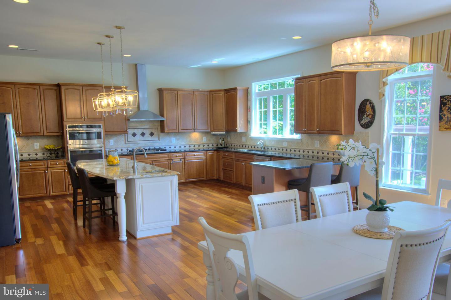 9813 SUNRISE RD, VIENNA, Virginia 22181, 7 Bedrooms Bedrooms, ,5 BathroomsBathrooms,Residential,For sale,9813 SUNRISE RD,VAFX2263348 MLS # VAFX2263348