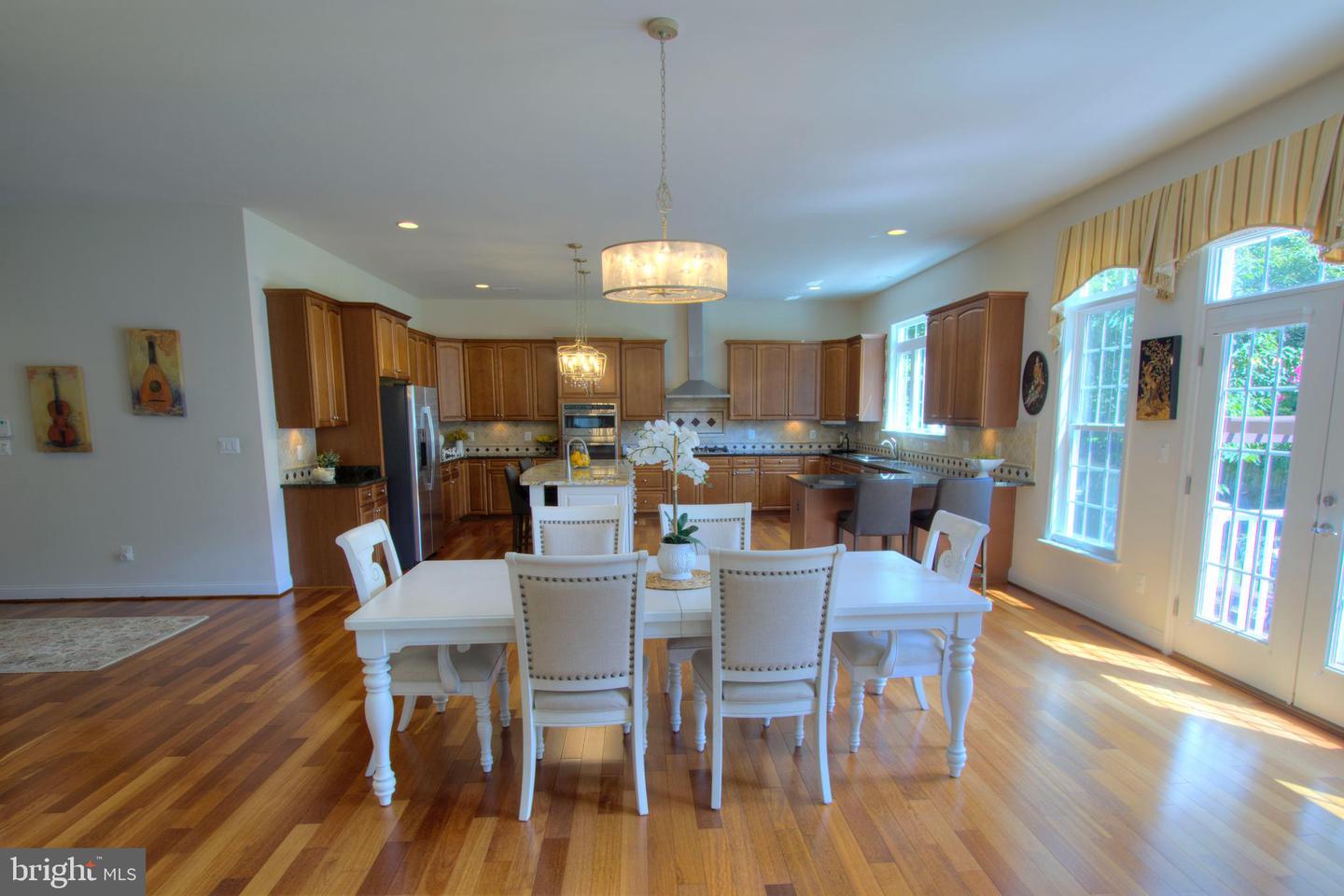 9813 SUNRISE RD, VIENNA, Virginia 22181, 7 Bedrooms Bedrooms, ,5 BathroomsBathrooms,Residential,For sale,9813 SUNRISE RD,VAFX2263348 MLS # VAFX2263348