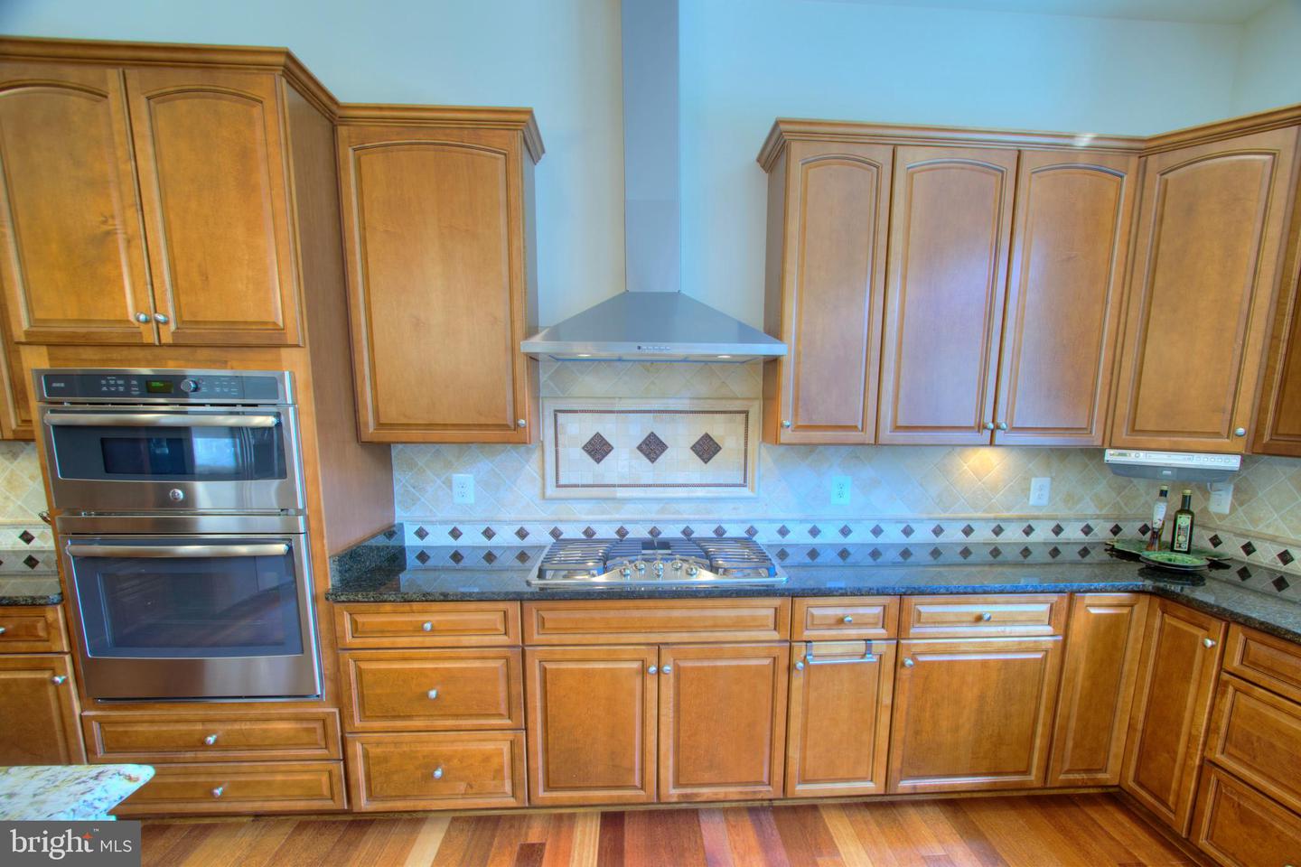 9813 SUNRISE RD, VIENNA, Virginia 22181, 7 Bedrooms Bedrooms, ,5 BathroomsBathrooms,Residential,For sale,9813 SUNRISE RD,VAFX2263348 MLS # VAFX2263348