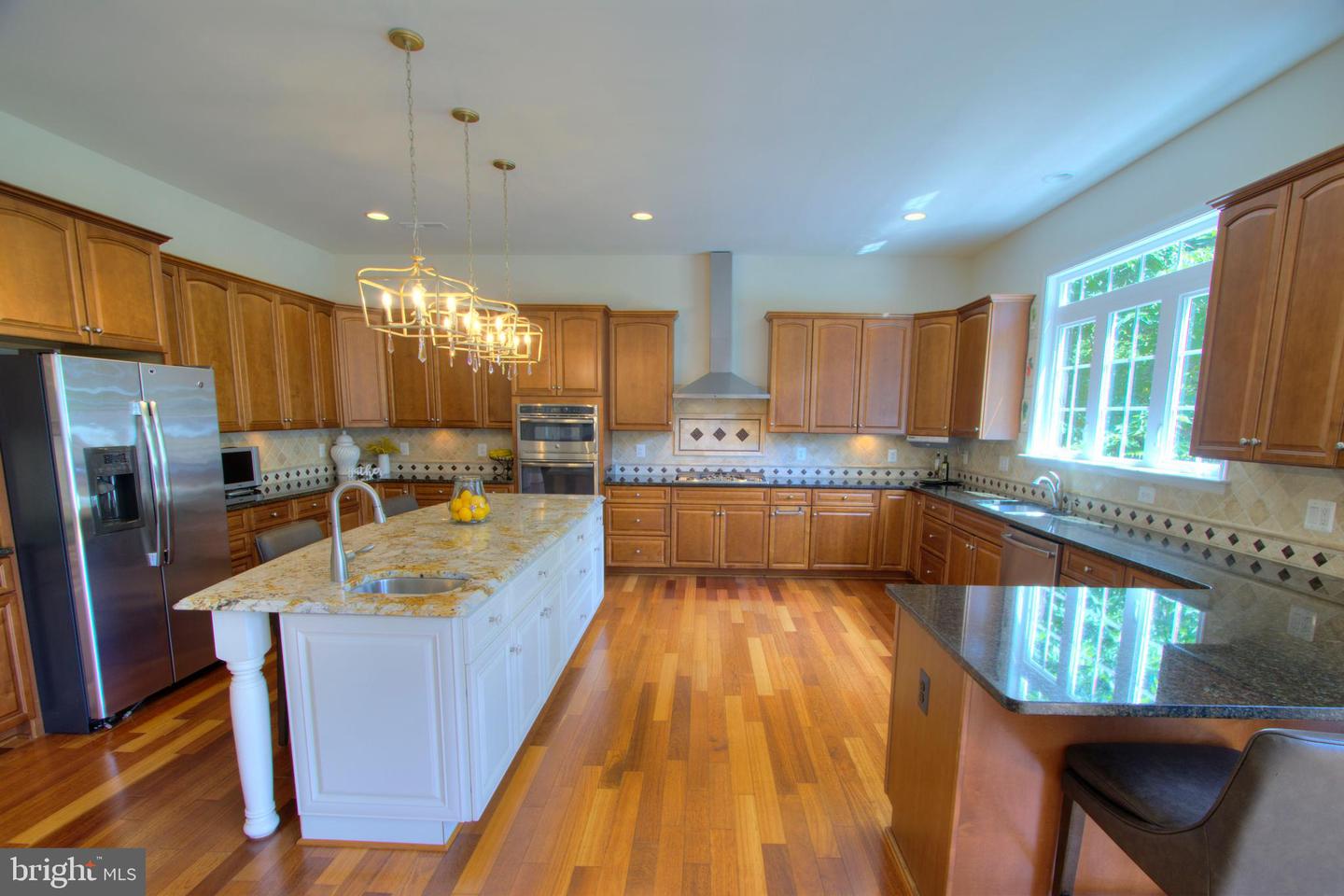 9813 SUNRISE RD, VIENNA, Virginia 22181, 7 Bedrooms Bedrooms, ,5 BathroomsBathrooms,Residential,For sale,9813 SUNRISE RD,VAFX2263348 MLS # VAFX2263348