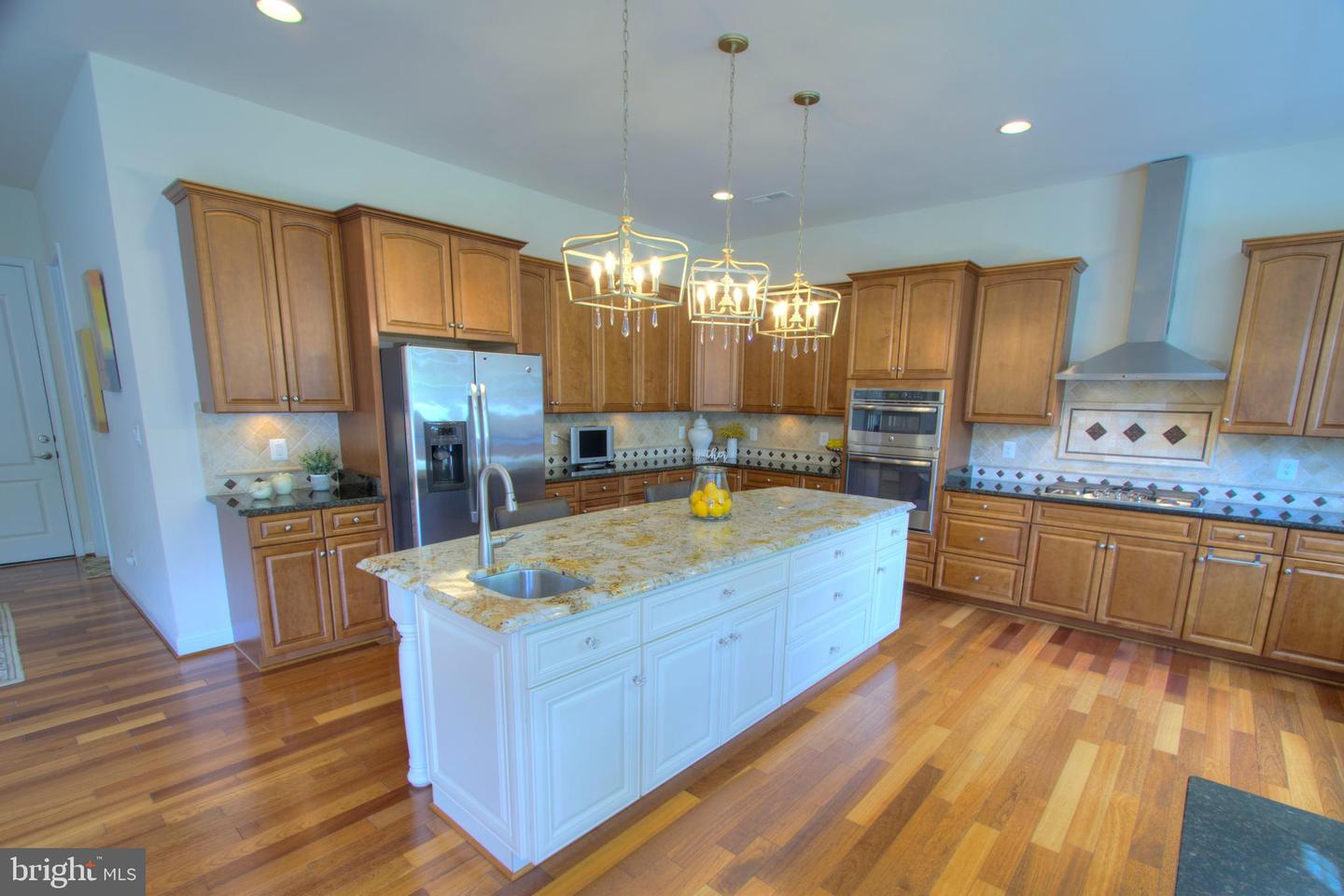 9813 SUNRISE RD, VIENNA, Virginia 22181, 7 Bedrooms Bedrooms, ,5 BathroomsBathrooms,Residential,For sale,9813 SUNRISE RD,VAFX2263348 MLS # VAFX2263348