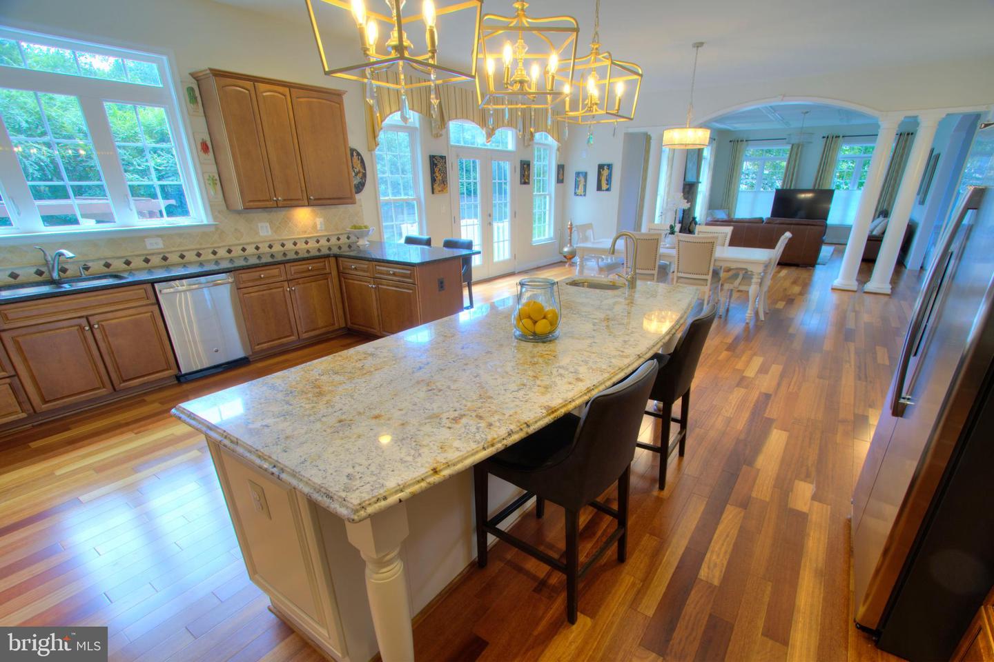9813 SUNRISE RD, VIENNA, Virginia 22181, 7 Bedrooms Bedrooms, ,5 BathroomsBathrooms,Residential,For sale,9813 SUNRISE RD,VAFX2263348 MLS # VAFX2263348