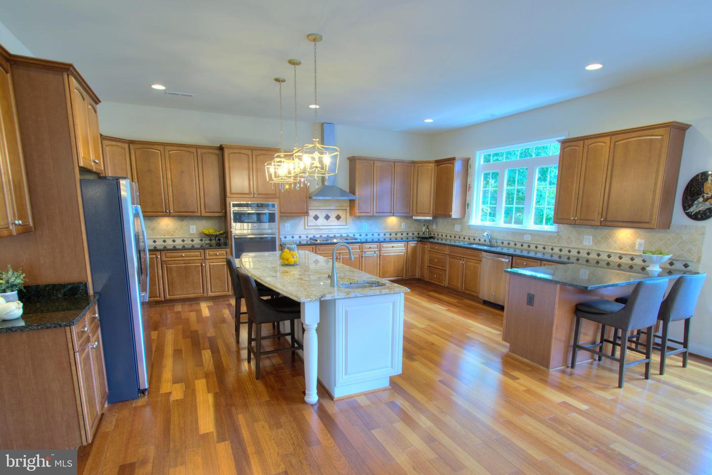 9813 SUNRISE RD, VIENNA, Virginia 22181, 7 Bedrooms Bedrooms, ,5 BathroomsBathrooms,Residential,For sale,9813 SUNRISE RD,VAFX2263348 MLS # VAFX2263348
