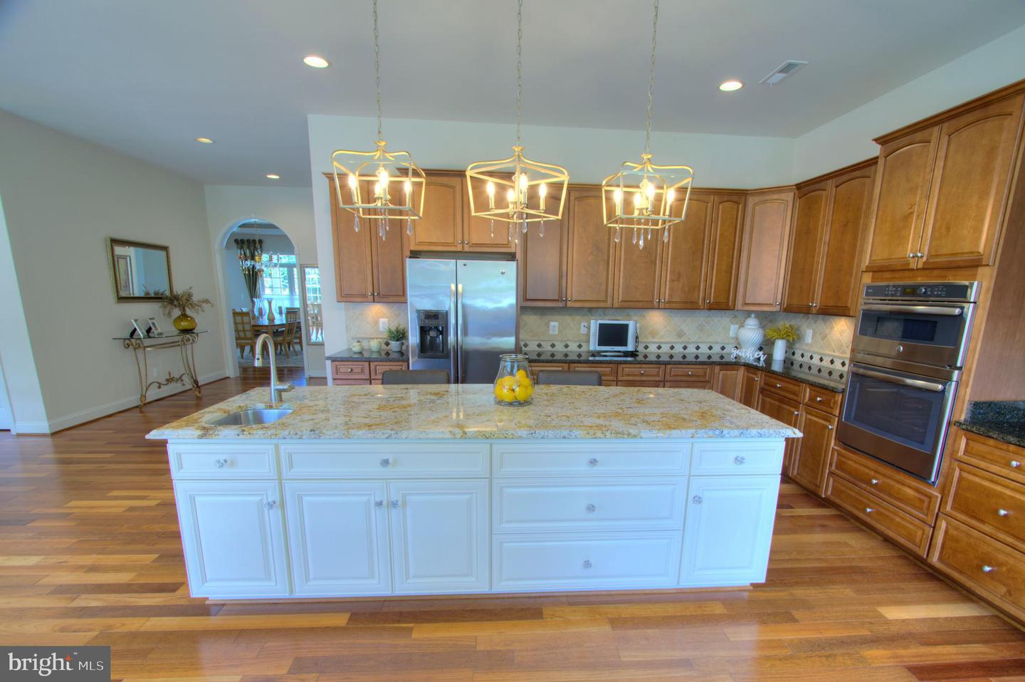 9813 SUNRISE RD, VIENNA, Virginia 22181, 7 Bedrooms Bedrooms, ,5 BathroomsBathrooms,Residential,For sale,9813 SUNRISE RD,VAFX2263348 MLS # VAFX2263348
