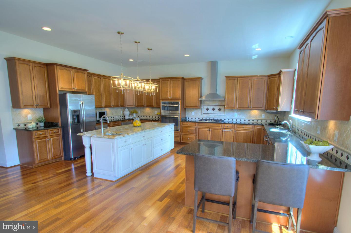 9813 SUNRISE RD, VIENNA, Virginia 22181, 7 Bedrooms Bedrooms, ,5 BathroomsBathrooms,Residential,For sale,9813 SUNRISE RD,VAFX2263348 MLS # VAFX2263348