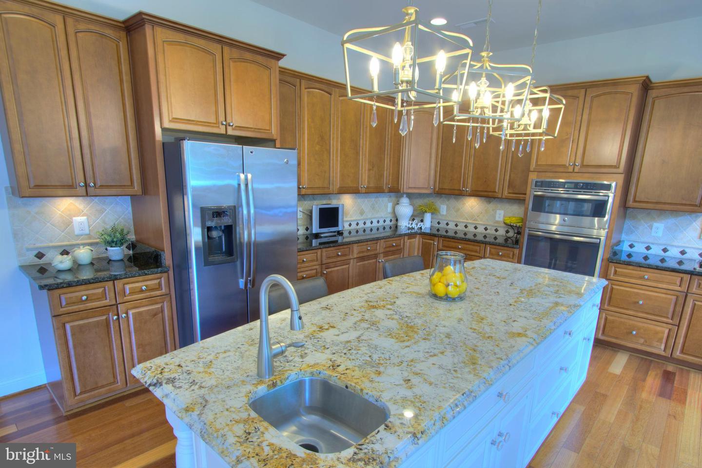 9813 SUNRISE RD, VIENNA, Virginia 22181, 7 Bedrooms Bedrooms, ,5 BathroomsBathrooms,Residential,For sale,9813 SUNRISE RD,VAFX2263348 MLS # VAFX2263348
