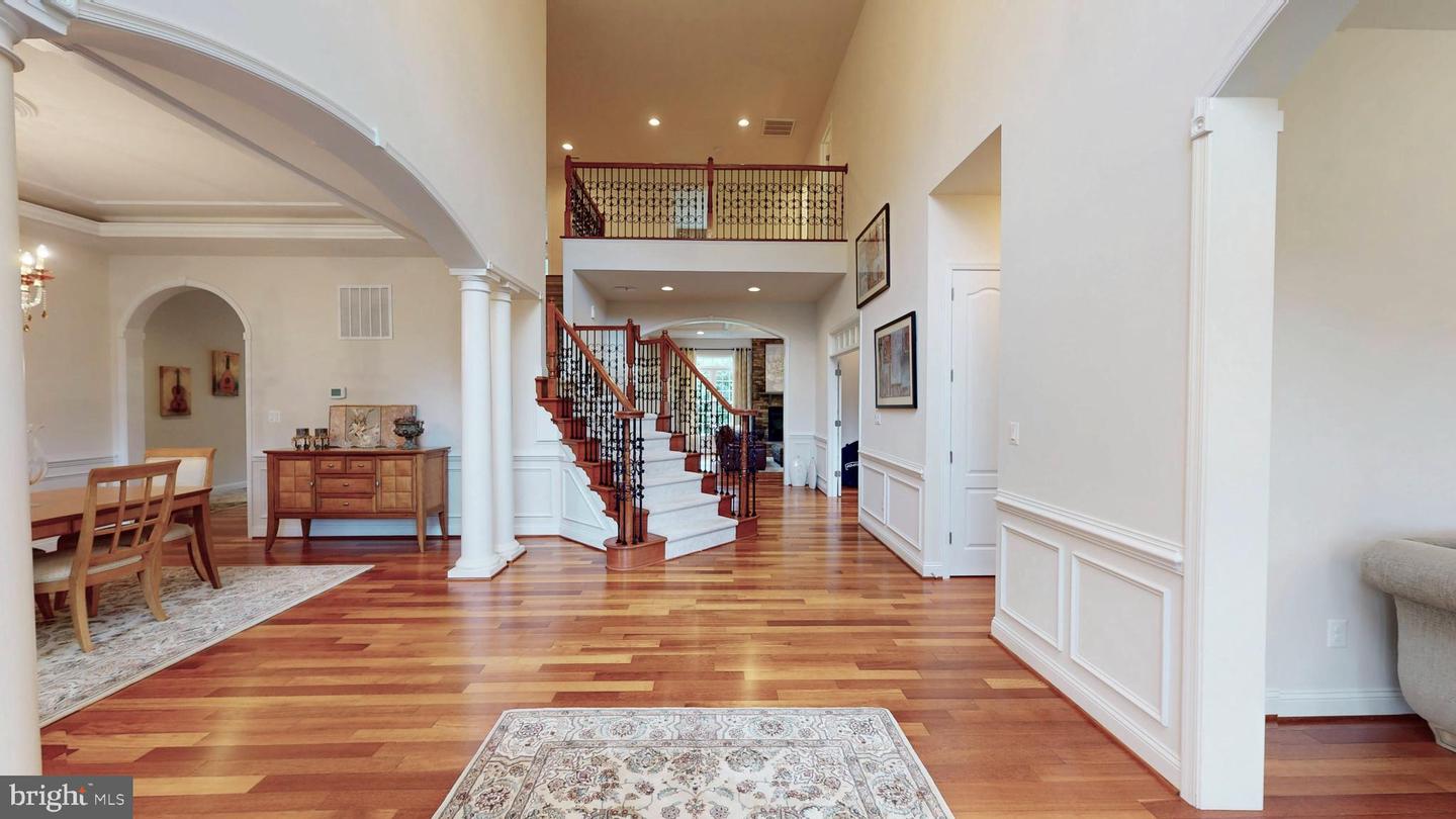 9813 SUNRISE RD, VIENNA, Virginia 22181, 7 Bedrooms Bedrooms, ,5 BathroomsBathrooms,Residential,For sale,9813 SUNRISE RD,VAFX2263348 MLS # VAFX2263348
