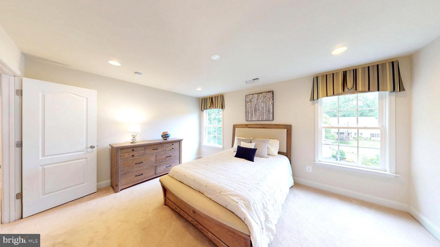 9813 SUNRISE RD, VIENNA, Virginia 22181, 7 Bedrooms Bedrooms, ,5 BathroomsBathrooms,Residential,For sale,9813 SUNRISE RD,VAFX2263348 MLS # VAFX2263348