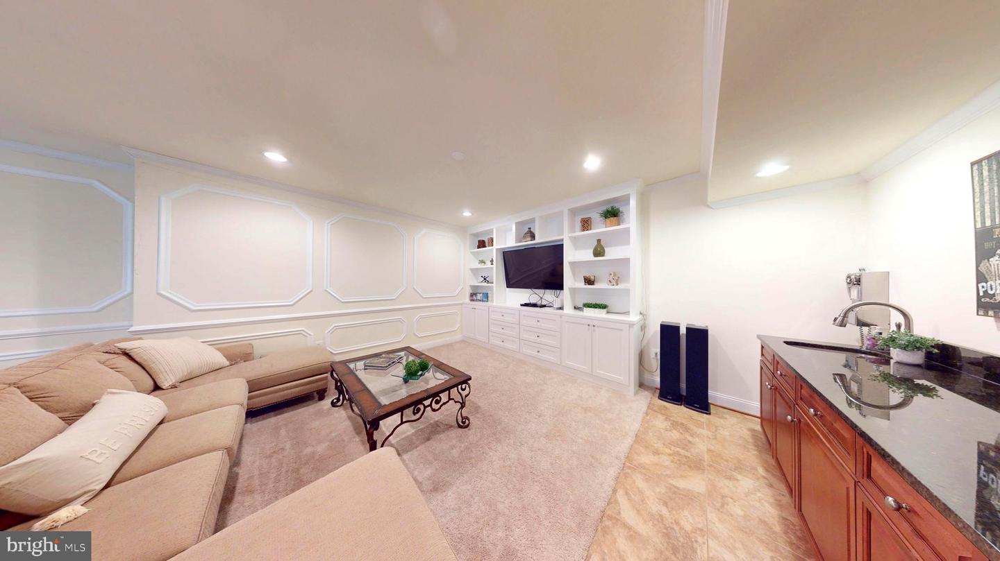 9813 SUNRISE RD, VIENNA, Virginia 22181, 7 Bedrooms Bedrooms, ,5 BathroomsBathrooms,Residential,For sale,9813 SUNRISE RD,VAFX2263348 MLS # VAFX2263348