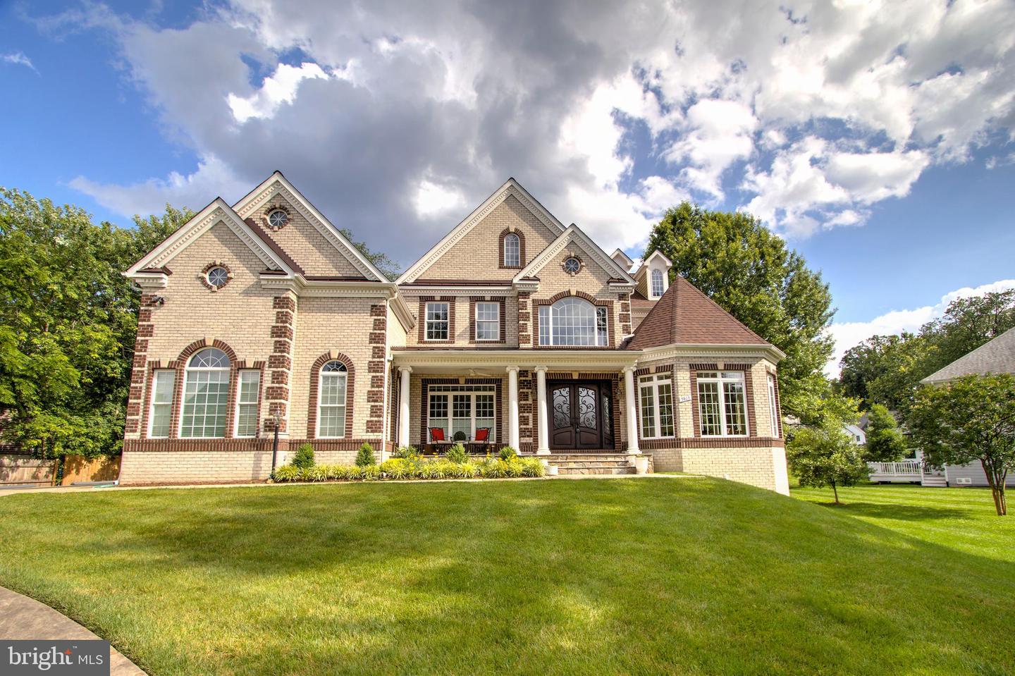 9813 SUNRISE RD, VIENNA, Virginia 22181, 7 Bedrooms Bedrooms, ,5 BathroomsBathrooms,Residential,For sale,9813 SUNRISE RD,VAFX2263348 MLS # VAFX2263348