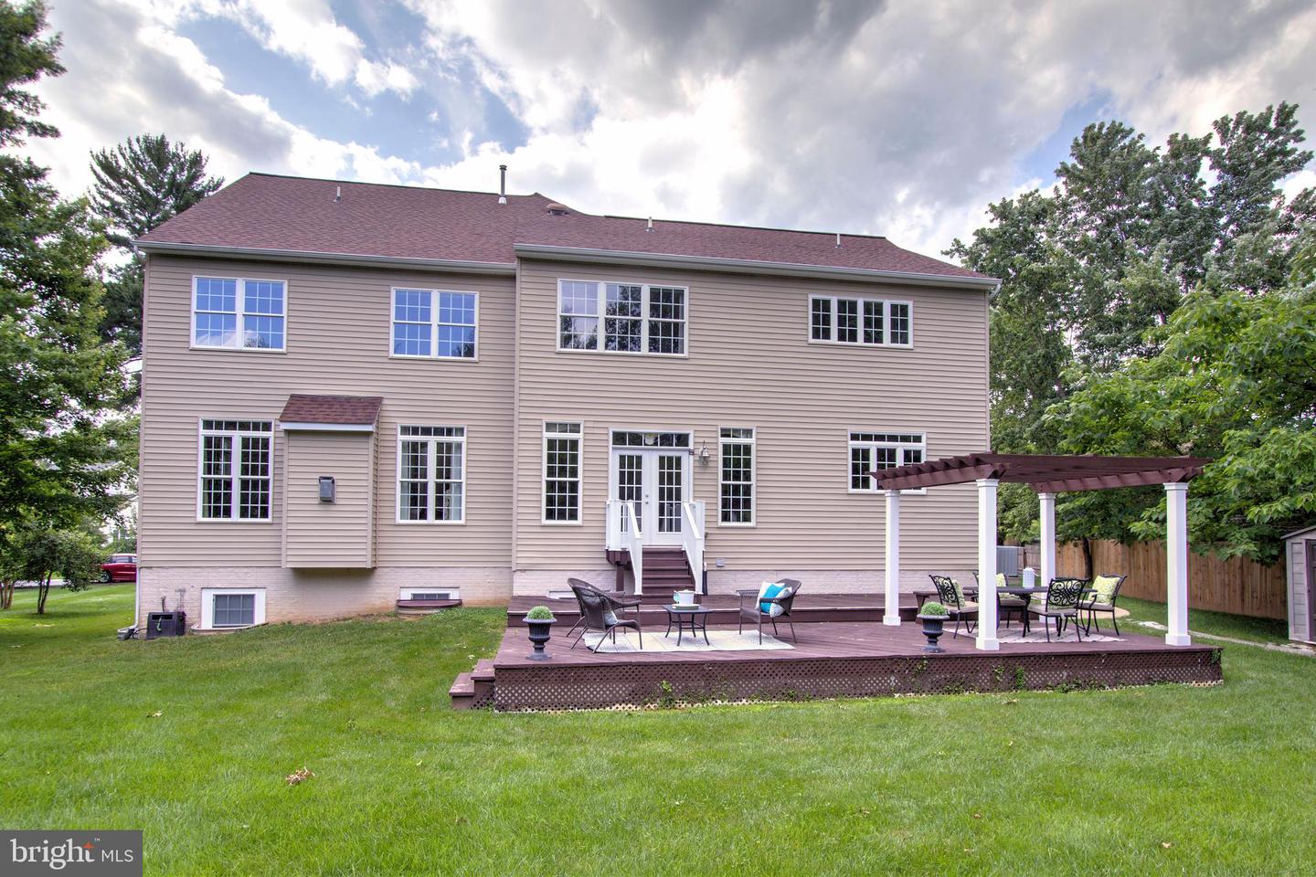 9813 SUNRISE RD, VIENNA, Virginia 22181, 7 Bedrooms Bedrooms, ,5 BathroomsBathrooms,Residential,For sale,9813 SUNRISE RD,VAFX2263348 MLS # VAFX2263348