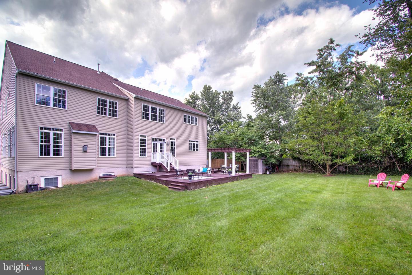 9813 SUNRISE RD, VIENNA, Virginia 22181, 7 Bedrooms Bedrooms, ,5 BathroomsBathrooms,Residential,For sale,9813 SUNRISE RD,VAFX2263348 MLS # VAFX2263348
