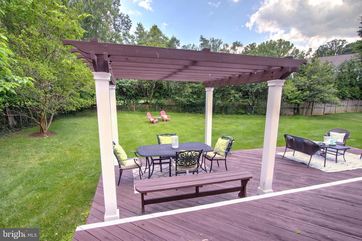 9813 SUNRISE RD, VIENNA, Virginia 22181, 7 Bedrooms Bedrooms, ,5 BathroomsBathrooms,Residential,For sale,9813 SUNRISE RD,VAFX2263348 MLS # VAFX2263348