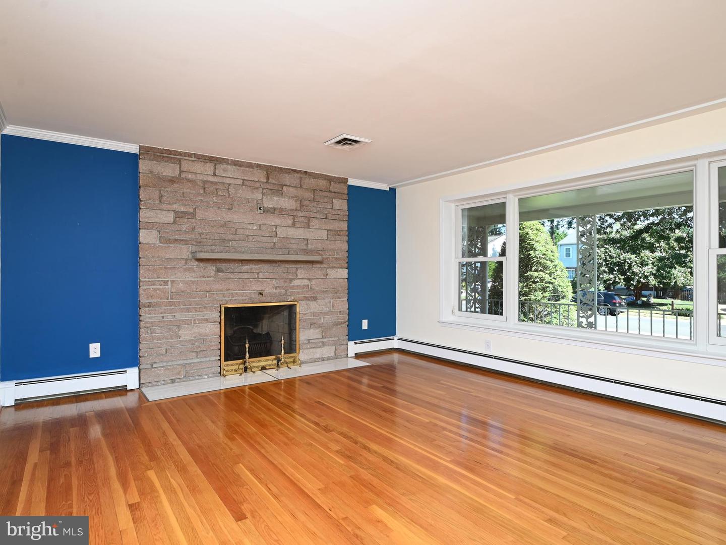 2201 ROLLINS DR, ALEXANDRIA, Virginia 22307, 3 Bedrooms Bedrooms, 17 Rooms Rooms,3 BathroomsBathrooms,Residential,For sale,2201 ROLLINS DR,VAFX2246546 MLS # VAFX2246546