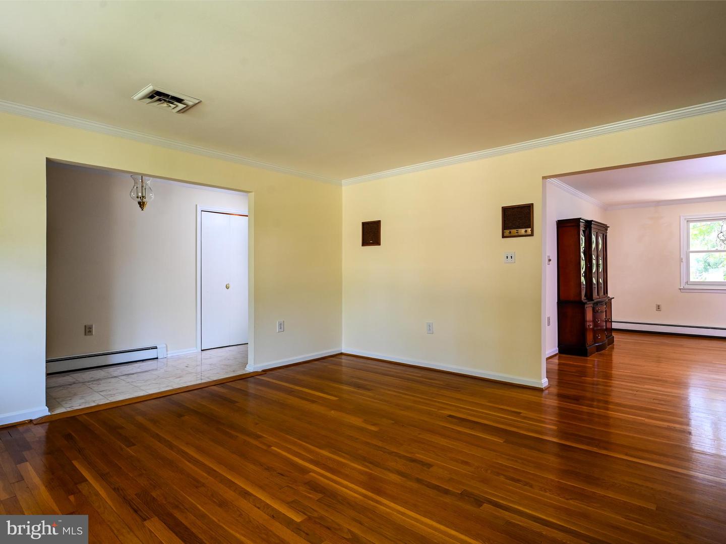 2201 ROLLINS DR, ALEXANDRIA, Virginia 22307, 3 Bedrooms Bedrooms, 17 Rooms Rooms,3 BathroomsBathrooms,Residential,For sale,2201 ROLLINS DR,VAFX2246546 MLS # VAFX2246546
