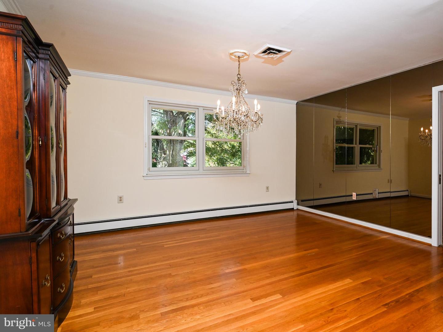 2201 ROLLINS DR, ALEXANDRIA, Virginia 22307, 3 Bedrooms Bedrooms, 17 Rooms Rooms,3 BathroomsBathrooms,Residential,For sale,2201 ROLLINS DR,VAFX2246546 MLS # VAFX2246546
