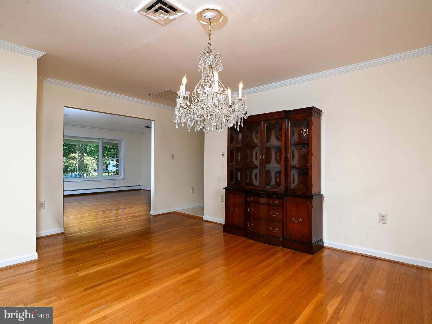 2201 ROLLINS DR, ALEXANDRIA, Virginia 22307, 3 Bedrooms Bedrooms, 17 Rooms Rooms,3 BathroomsBathrooms,Residential,For sale,2201 ROLLINS DR,VAFX2246546 MLS # VAFX2246546