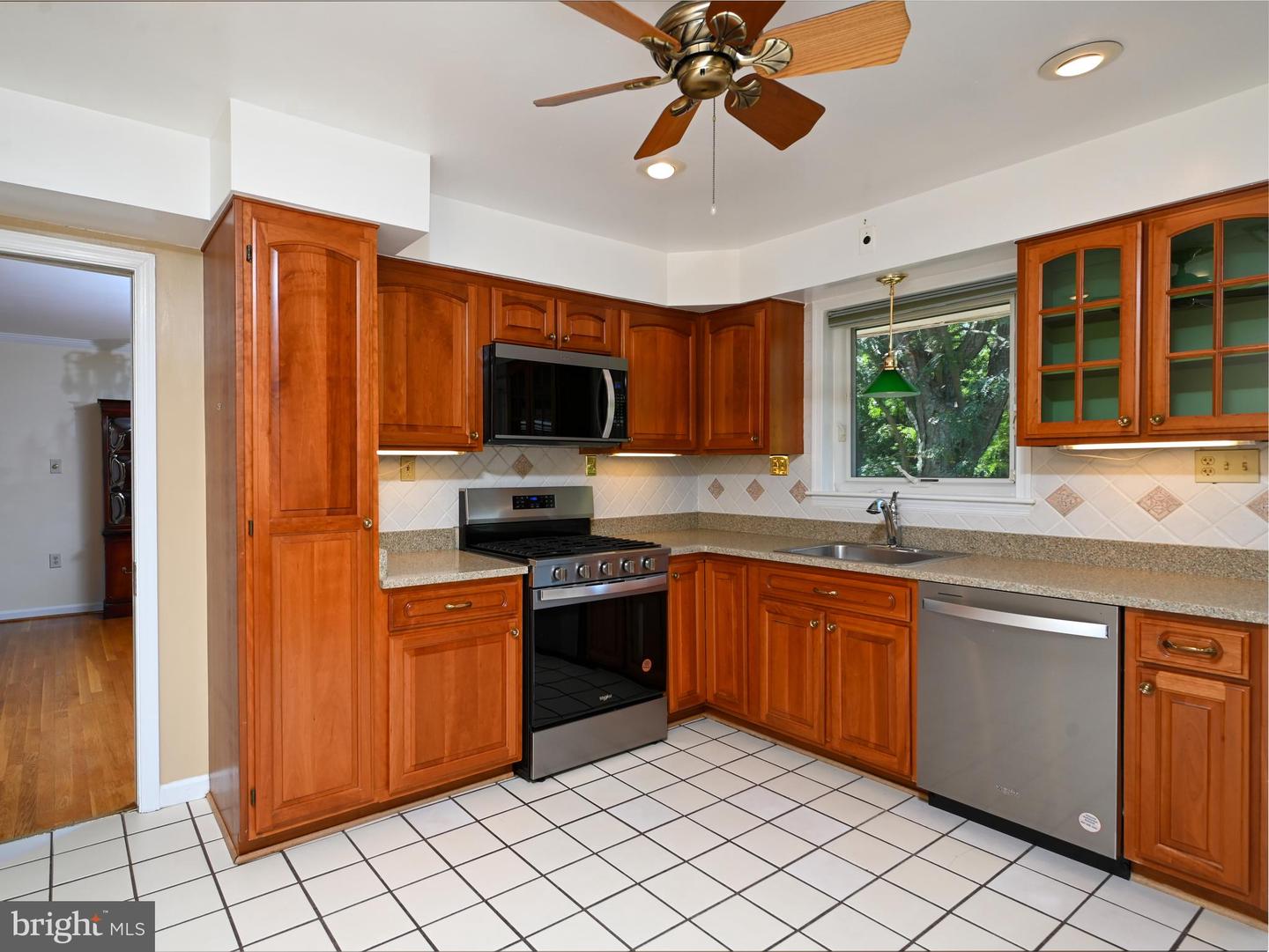 2201 ROLLINS DR, ALEXANDRIA, Virginia 22307, 3 Bedrooms Bedrooms, 17 Rooms Rooms,3 BathroomsBathrooms,Residential,For sale,2201 ROLLINS DR,VAFX2246546 MLS # VAFX2246546