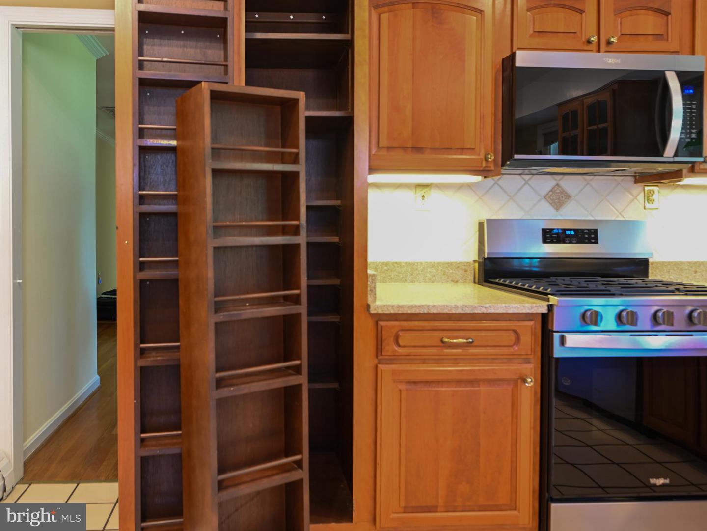 2201 ROLLINS DR, ALEXANDRIA, Virginia 22307, 3 Bedrooms Bedrooms, 17 Rooms Rooms,3 BathroomsBathrooms,Residential,For sale,2201 ROLLINS DR,VAFX2246546 MLS # VAFX2246546