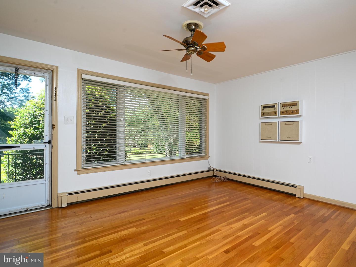 2201 ROLLINS DR, ALEXANDRIA, Virginia 22307, 3 Bedrooms Bedrooms, 17 Rooms Rooms,3 BathroomsBathrooms,Residential,For sale,2201 ROLLINS DR,VAFX2246546 MLS # VAFX2246546
