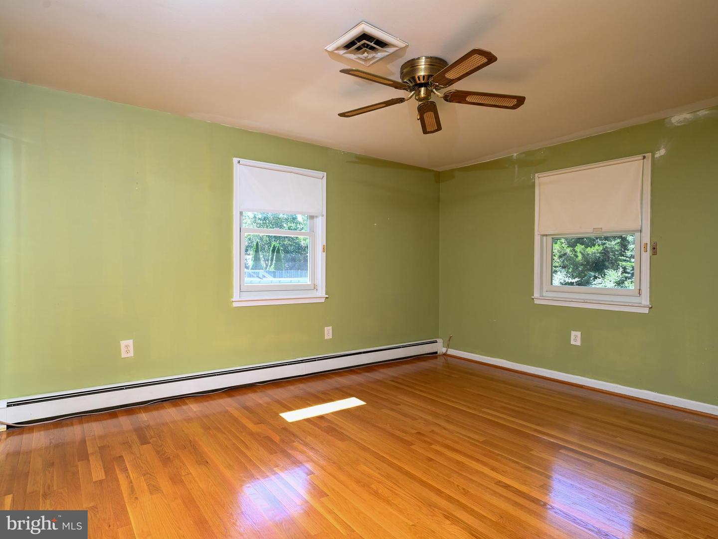 2201 ROLLINS DR, ALEXANDRIA, Virginia 22307, 3 Bedrooms Bedrooms, 17 Rooms Rooms,3 BathroomsBathrooms,Residential,For sale,2201 ROLLINS DR,VAFX2246546 MLS # VAFX2246546