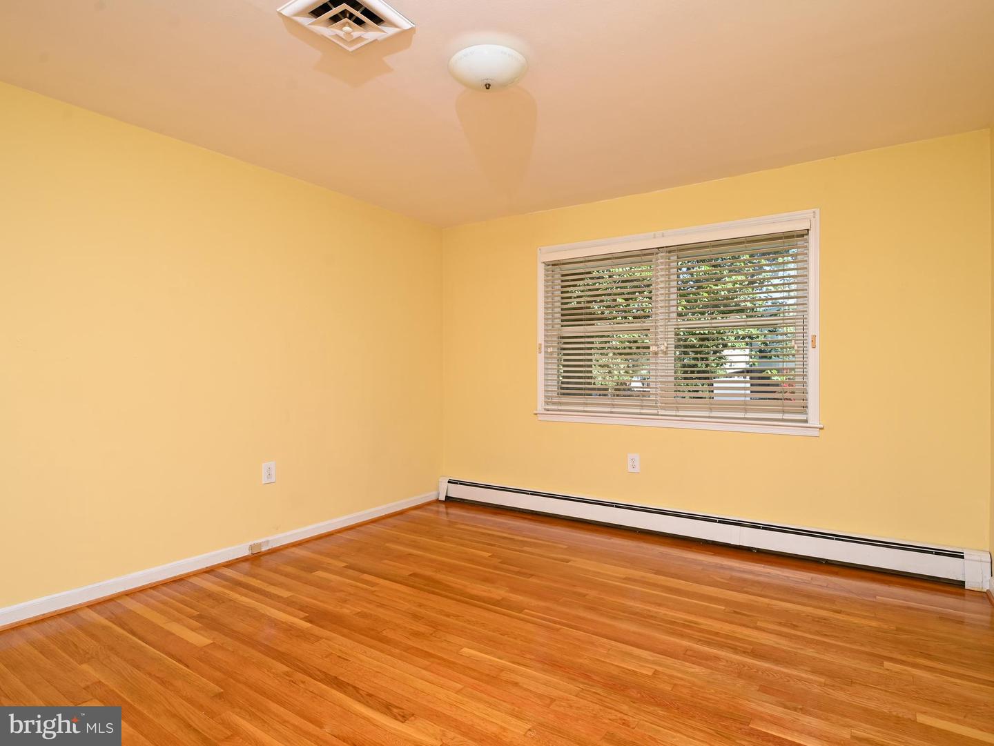 2201 ROLLINS DR, ALEXANDRIA, Virginia 22307, 3 Bedrooms Bedrooms, 17 Rooms Rooms,3 BathroomsBathrooms,Residential,For sale,2201 ROLLINS DR,VAFX2246546 MLS # VAFX2246546