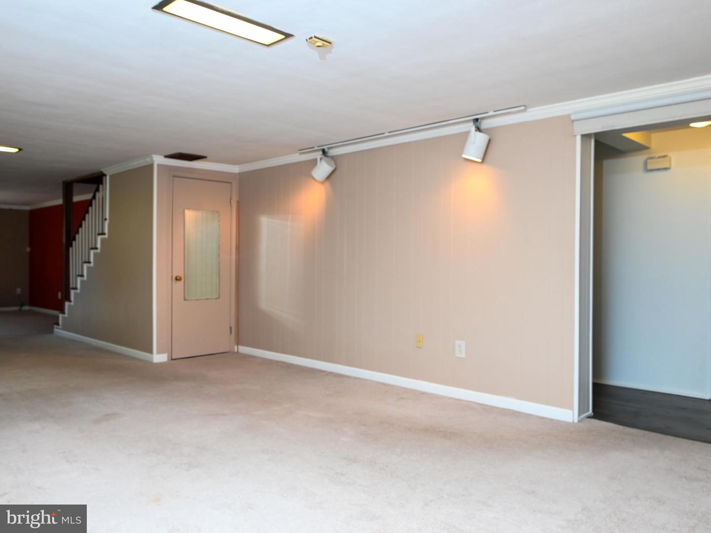 2201 ROLLINS DR, ALEXANDRIA, Virginia 22307, 3 Bedrooms Bedrooms, 17 Rooms Rooms,3 BathroomsBathrooms,Residential,For sale,2201 ROLLINS DR,VAFX2246546 MLS # VAFX2246546