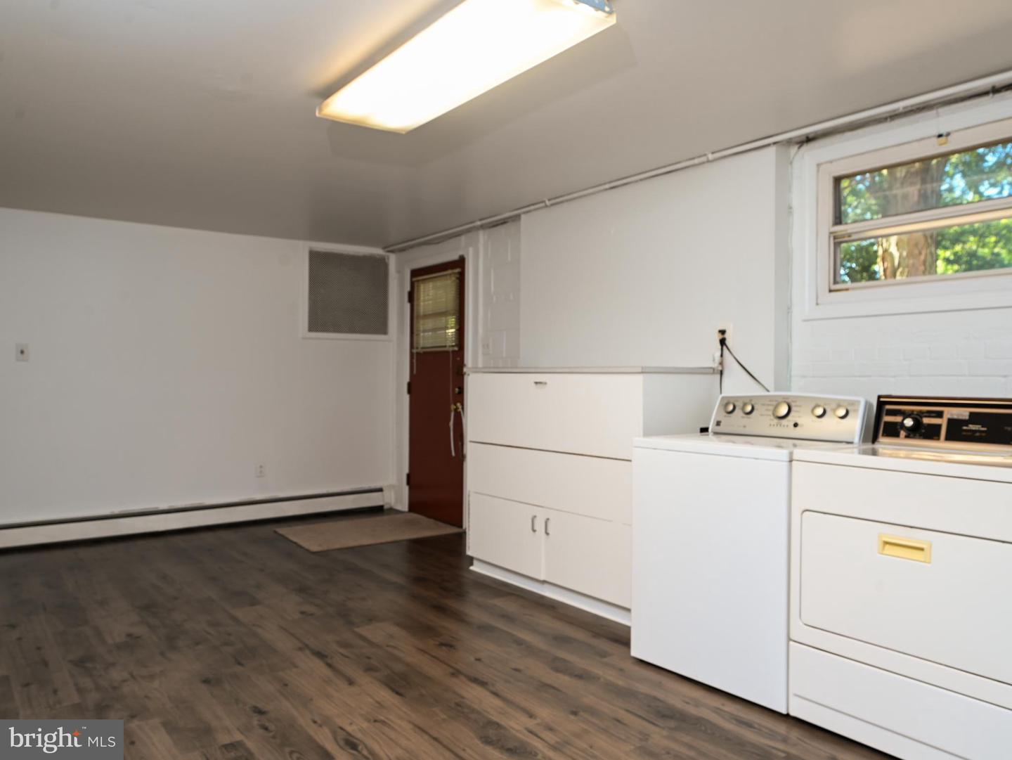2201 ROLLINS DR, ALEXANDRIA, Virginia 22307, 3 Bedrooms Bedrooms, 17 Rooms Rooms,3 BathroomsBathrooms,Residential,For sale,2201 ROLLINS DR,VAFX2246546 MLS # VAFX2246546