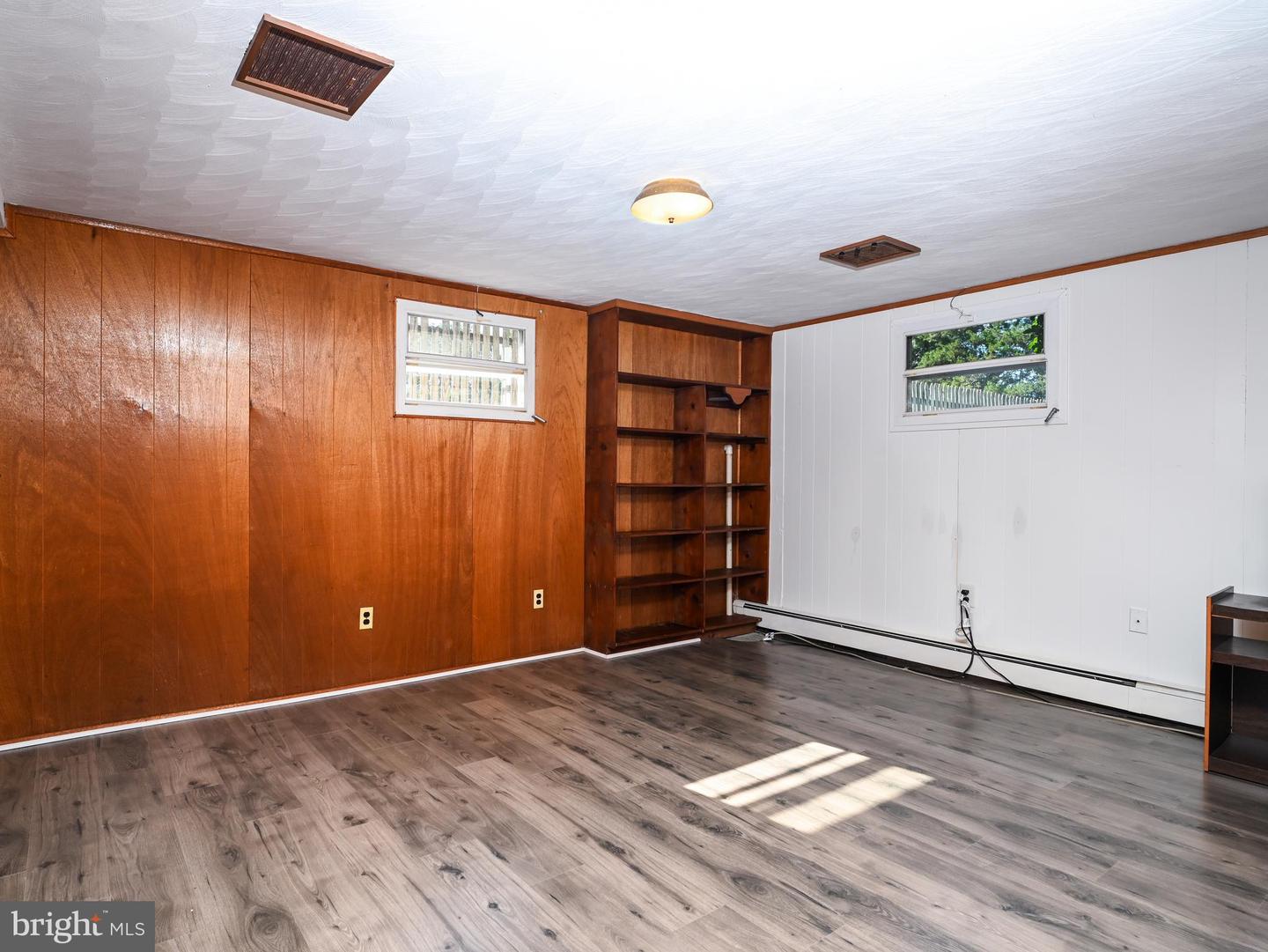 2201 ROLLINS DR, ALEXANDRIA, Virginia 22307, 3 Bedrooms Bedrooms, 17 Rooms Rooms,3 BathroomsBathrooms,Residential,For sale,2201 ROLLINS DR,VAFX2246546 MLS # VAFX2246546