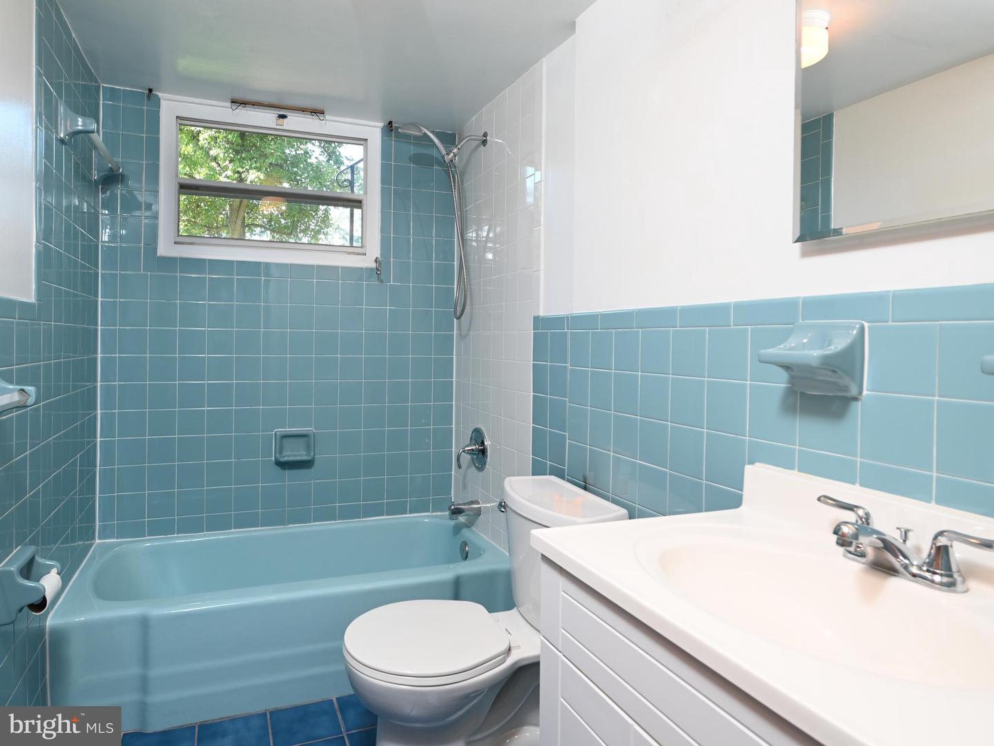 2201 ROLLINS DR, ALEXANDRIA, Virginia 22307, 3 Bedrooms Bedrooms, 17 Rooms Rooms,3 BathroomsBathrooms,Residential,For sale,2201 ROLLINS DR,VAFX2246546 MLS # VAFX2246546