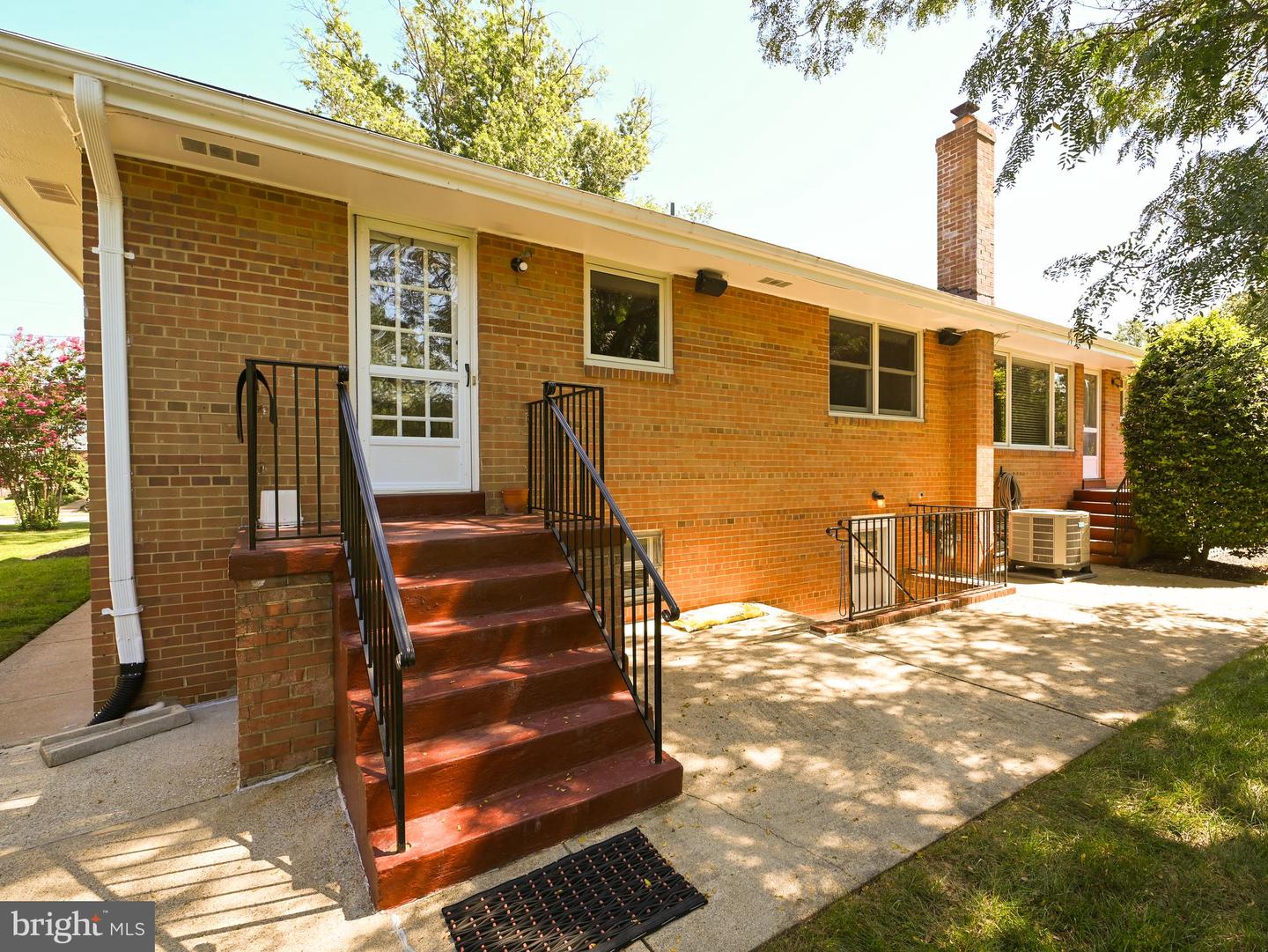 2201 ROLLINS DR, ALEXANDRIA, Virginia 22307, 3 Bedrooms Bedrooms, 17 Rooms Rooms,3 BathroomsBathrooms,Residential,For sale,2201 ROLLINS DR,VAFX2246546 MLS # VAFX2246546