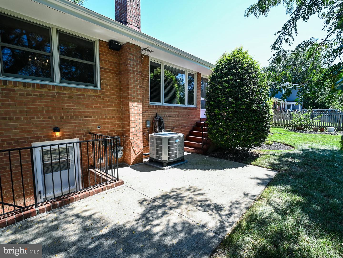 2201 ROLLINS DR, ALEXANDRIA, Virginia 22307, 3 Bedrooms Bedrooms, 17 Rooms Rooms,3 BathroomsBathrooms,Residential,For sale,2201 ROLLINS DR,VAFX2246546 MLS # VAFX2246546