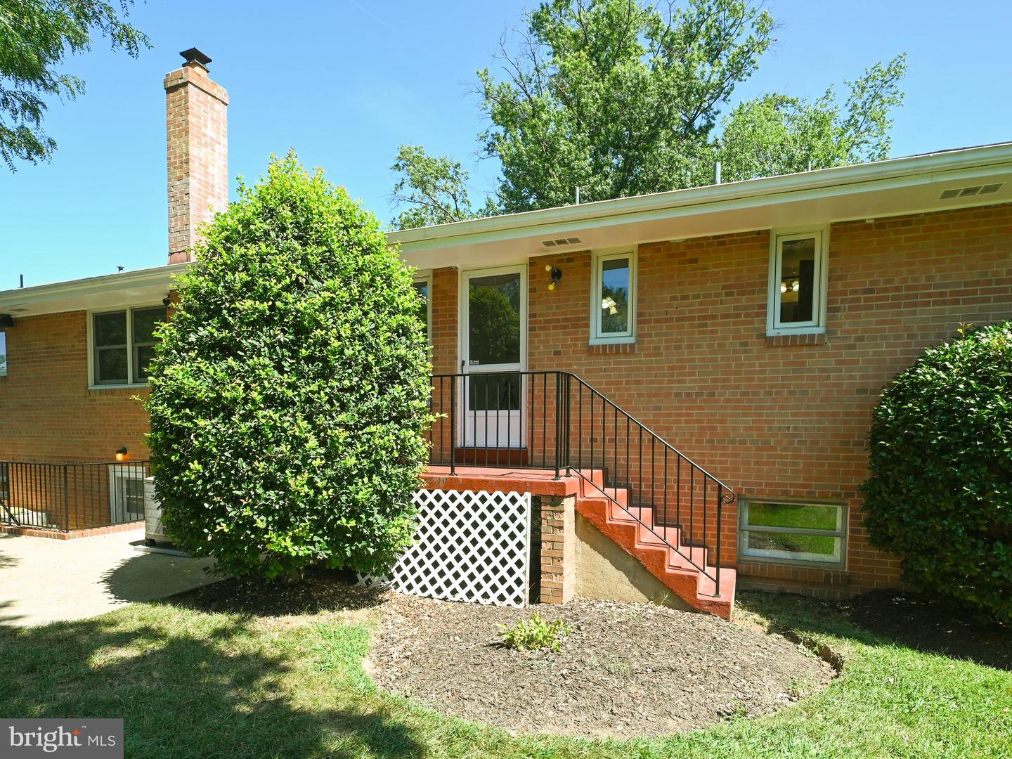 2201 ROLLINS DR, ALEXANDRIA, Virginia 22307, 3 Bedrooms Bedrooms, 17 Rooms Rooms,3 BathroomsBathrooms,Residential,For sale,2201 ROLLINS DR,VAFX2246546 MLS # VAFX2246546