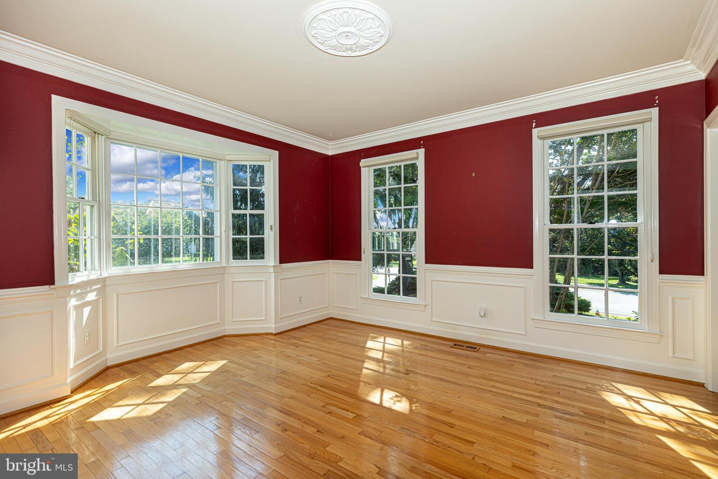 9849 S PARK CIR, FAIRFAX STATION, Virginia 22039, 4 Bedrooms Bedrooms, ,3 BathroomsBathrooms,Residential,For sale,9849 S PARK CIR,VAFX2255448 MLS # VAFX2255448