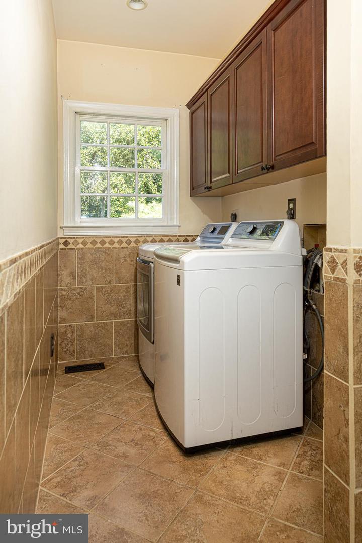 9849 S PARK CIR, FAIRFAX STATION, Virginia 22039, 4 Bedrooms Bedrooms, ,3 BathroomsBathrooms,Residential,For sale,9849 S PARK CIR,VAFX2255448 MLS # VAFX2255448