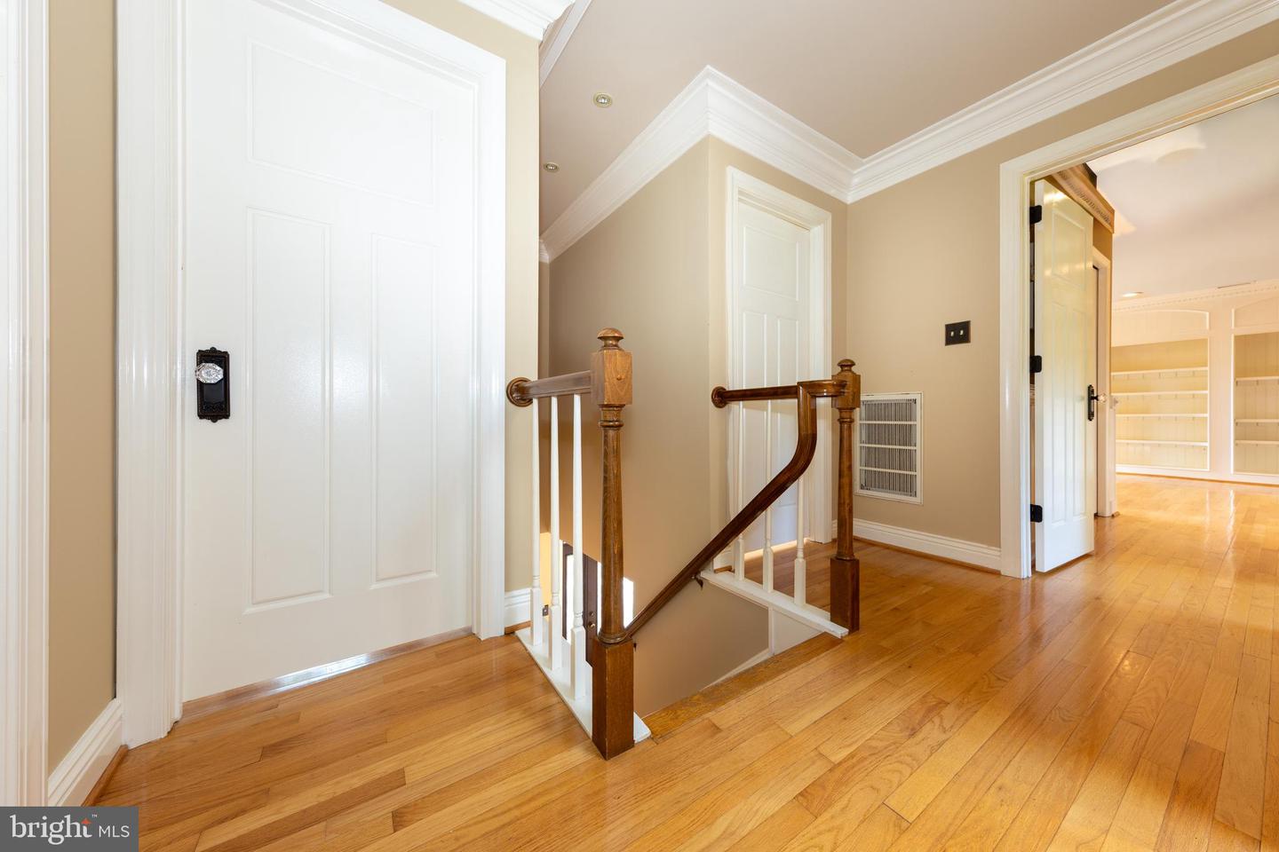 9849 S PARK CIR, FAIRFAX STATION, Virginia 22039, 4 Bedrooms Bedrooms, ,3 BathroomsBathrooms,Residential,For sale,9849 S PARK CIR,VAFX2255448 MLS # VAFX2255448